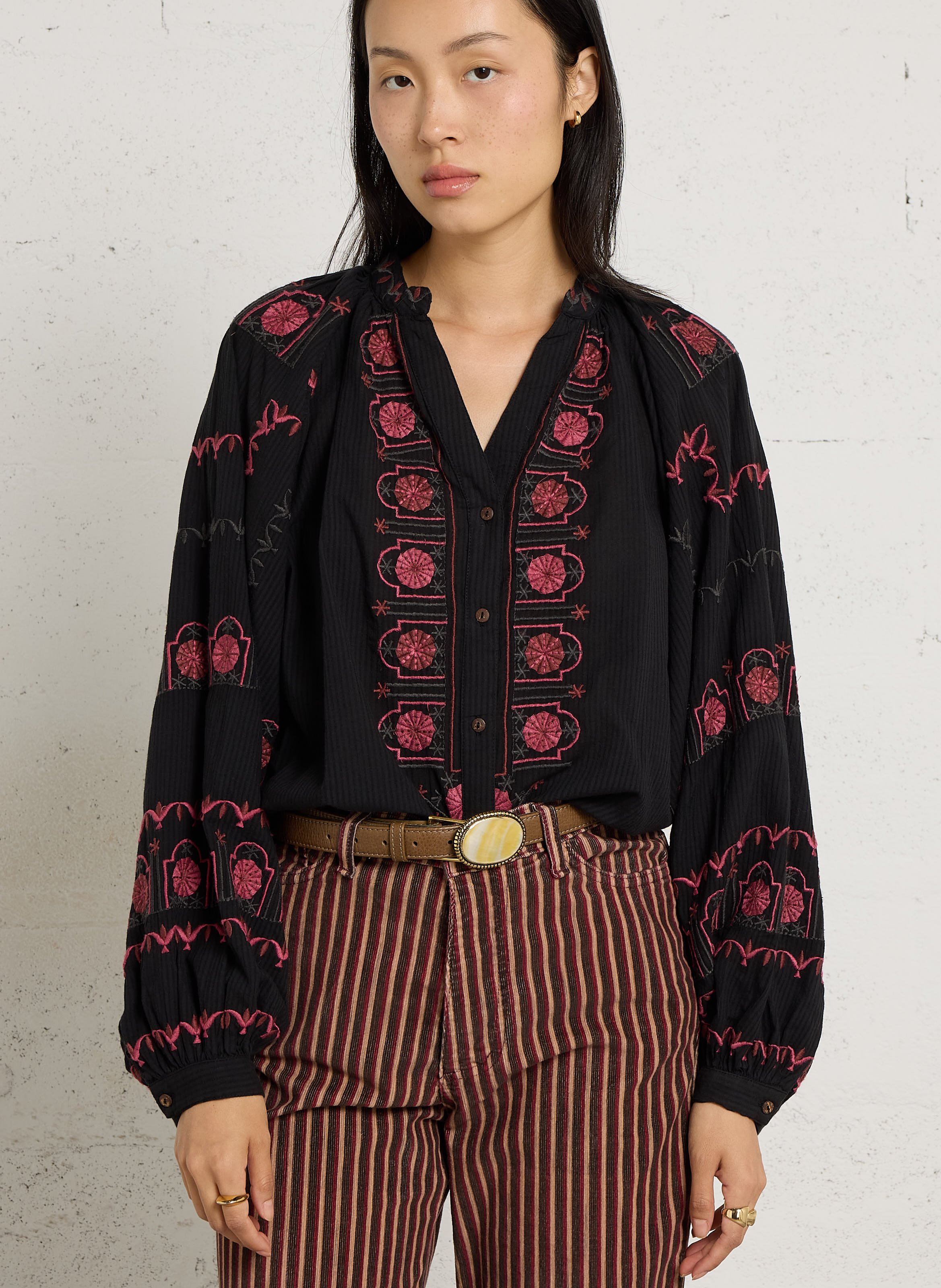 Ruimvallende blouse met katoenen borduursels MAISON HOTEL Roze
