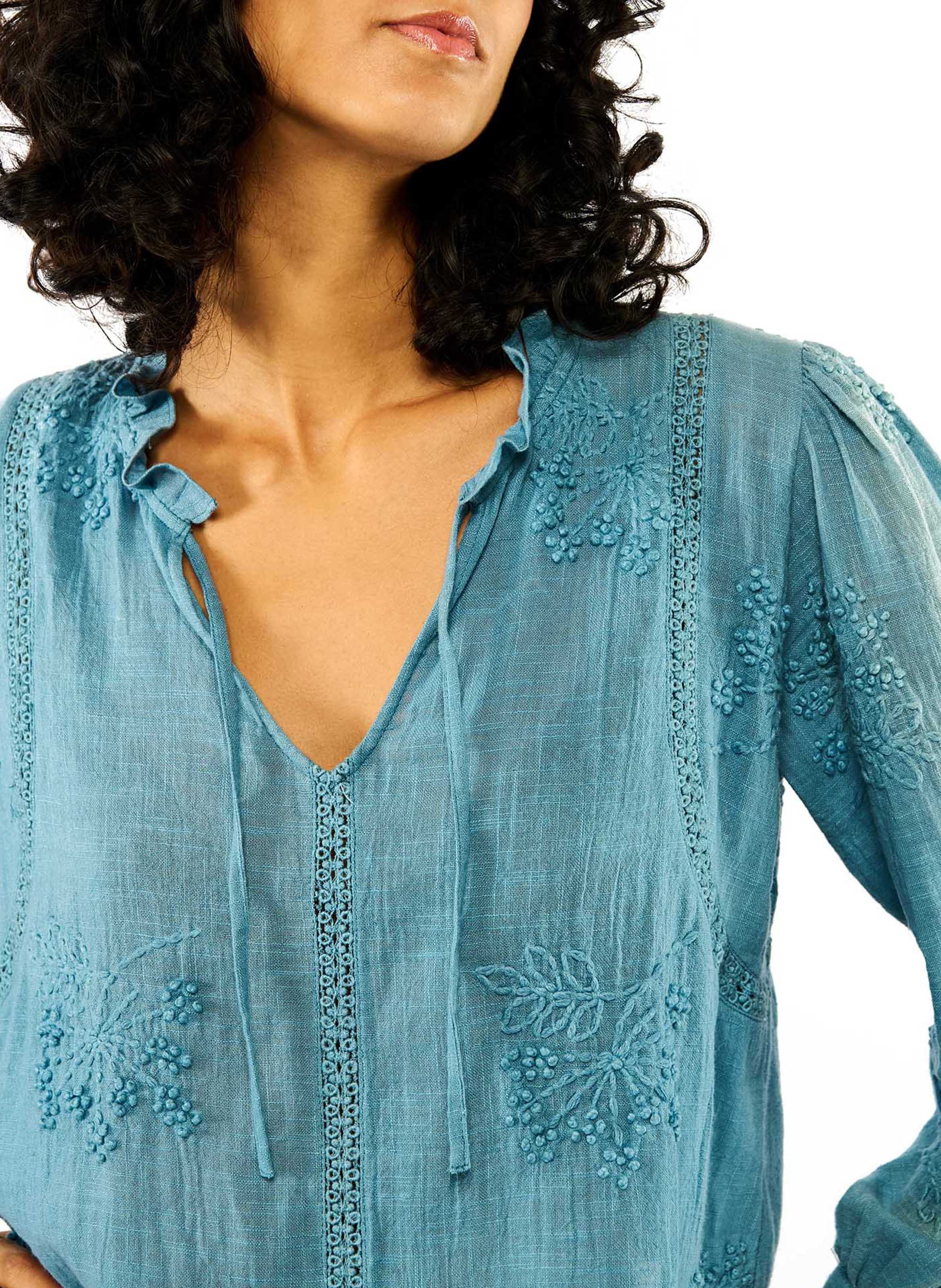 Embroidered cotton Tunisian collar top WILD Blue