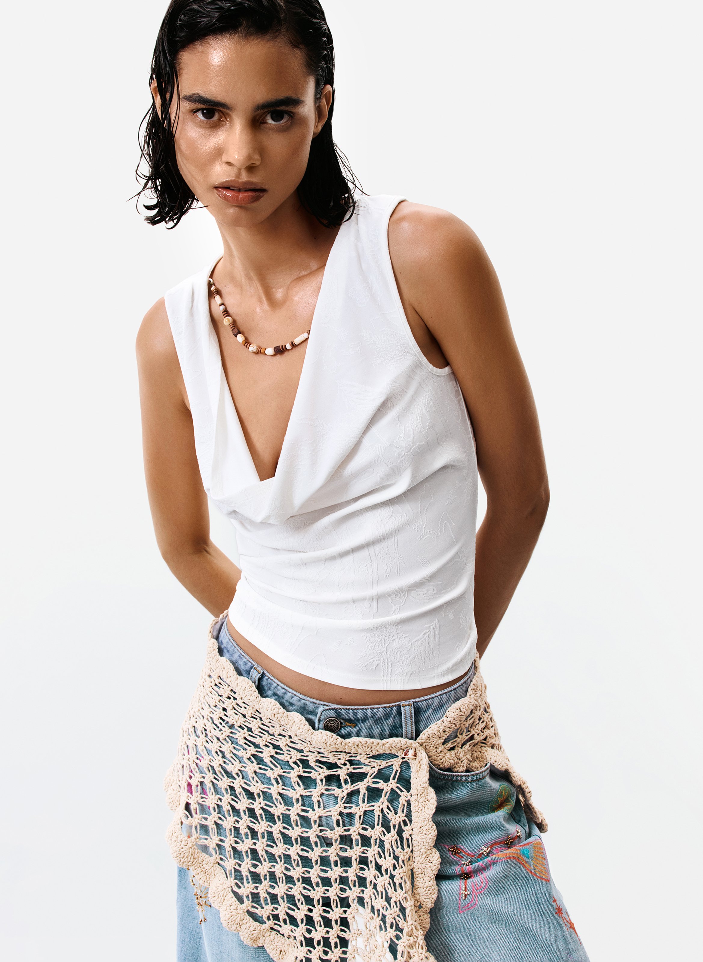 Top moulant col bénitier DESIGUAL Blanc