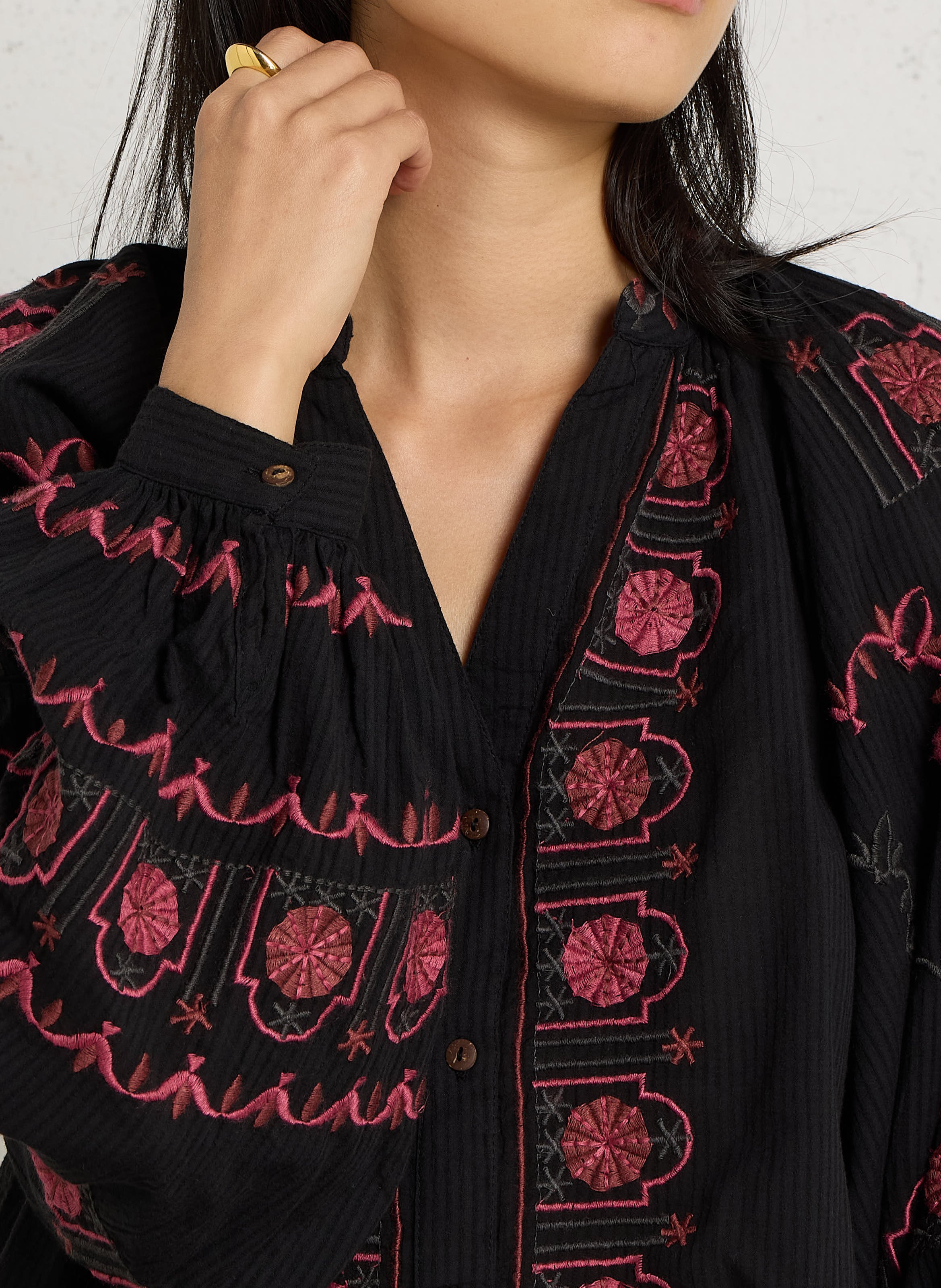 Ruimvallende blouse met katoenen borduursels MAISON HOTEL Roze