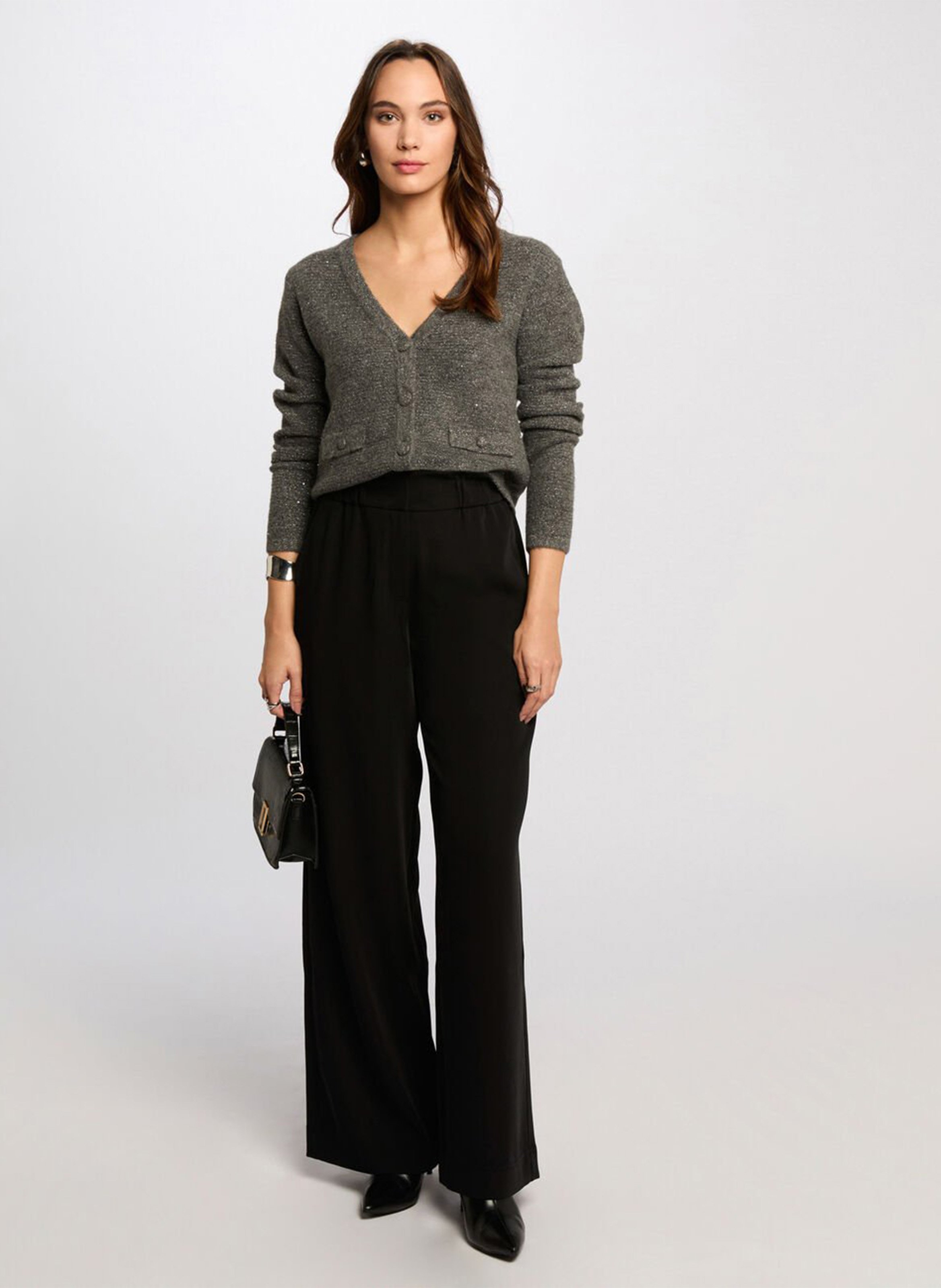 Wide leg pleated pants in a solid color MORGAN Black