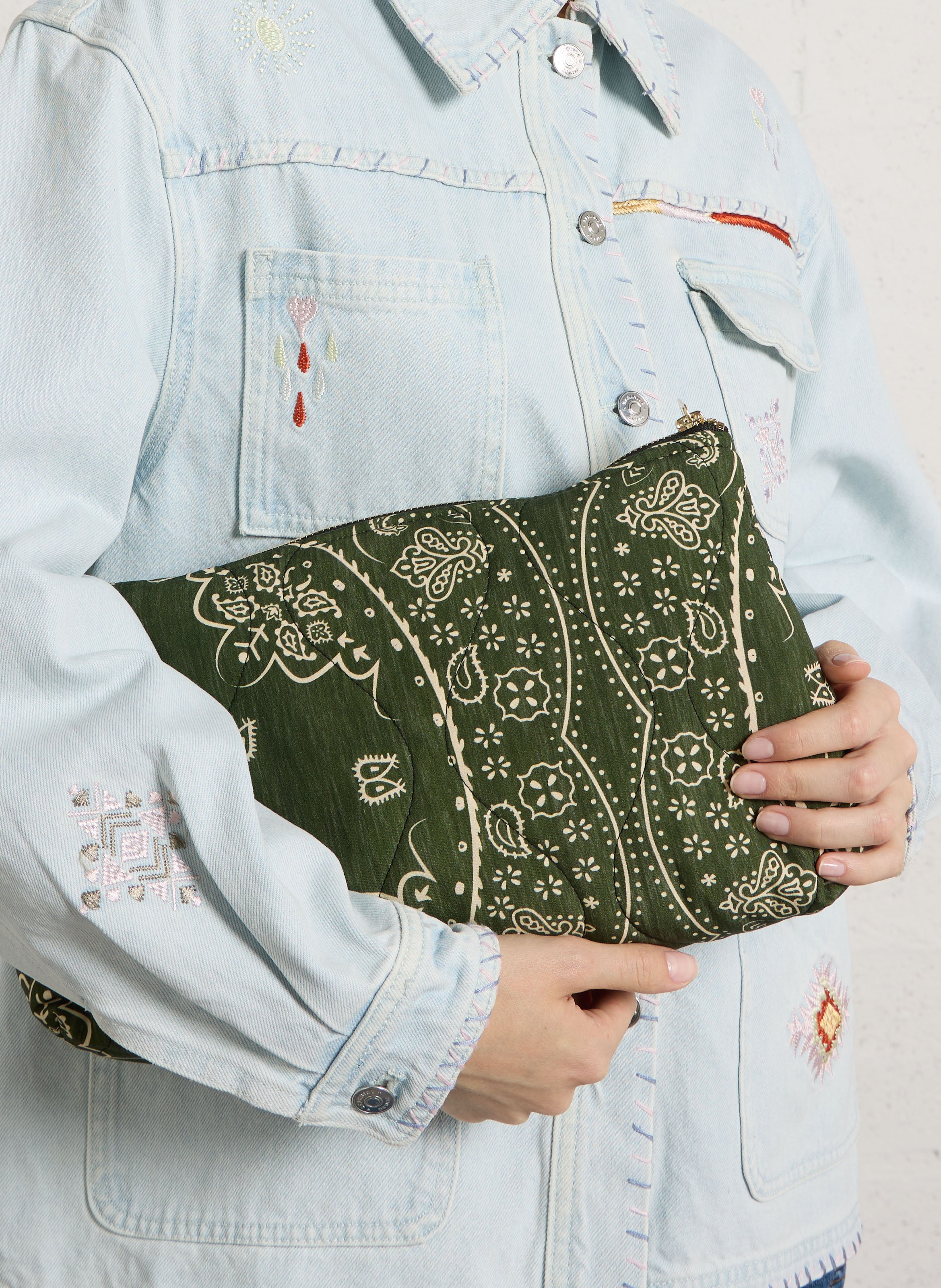 Gedruckte gesteppte Clutch AOKYANOS Khaki
