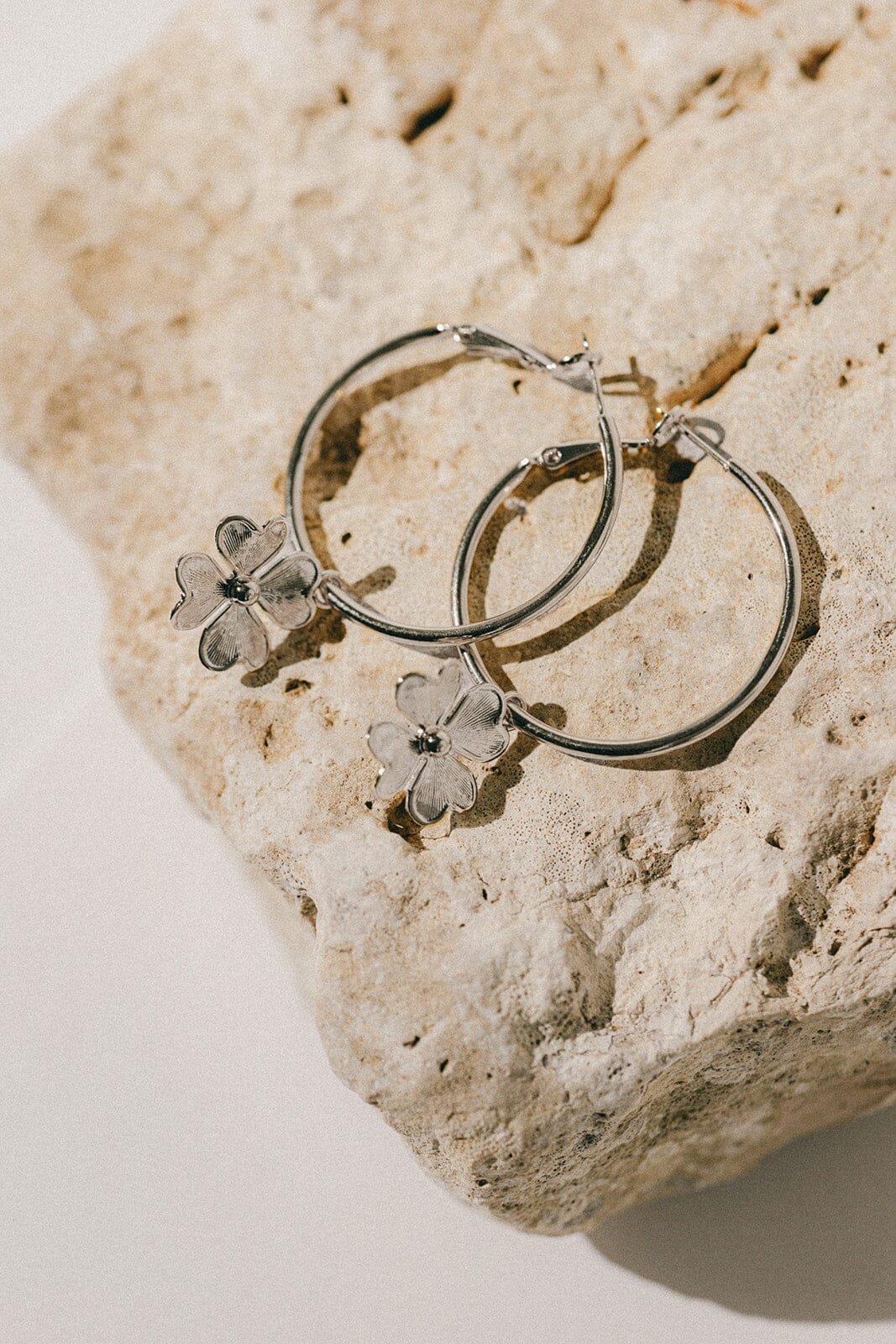 Small silver-plated clover hoop earrings MONSIEUR SIMONE Silver