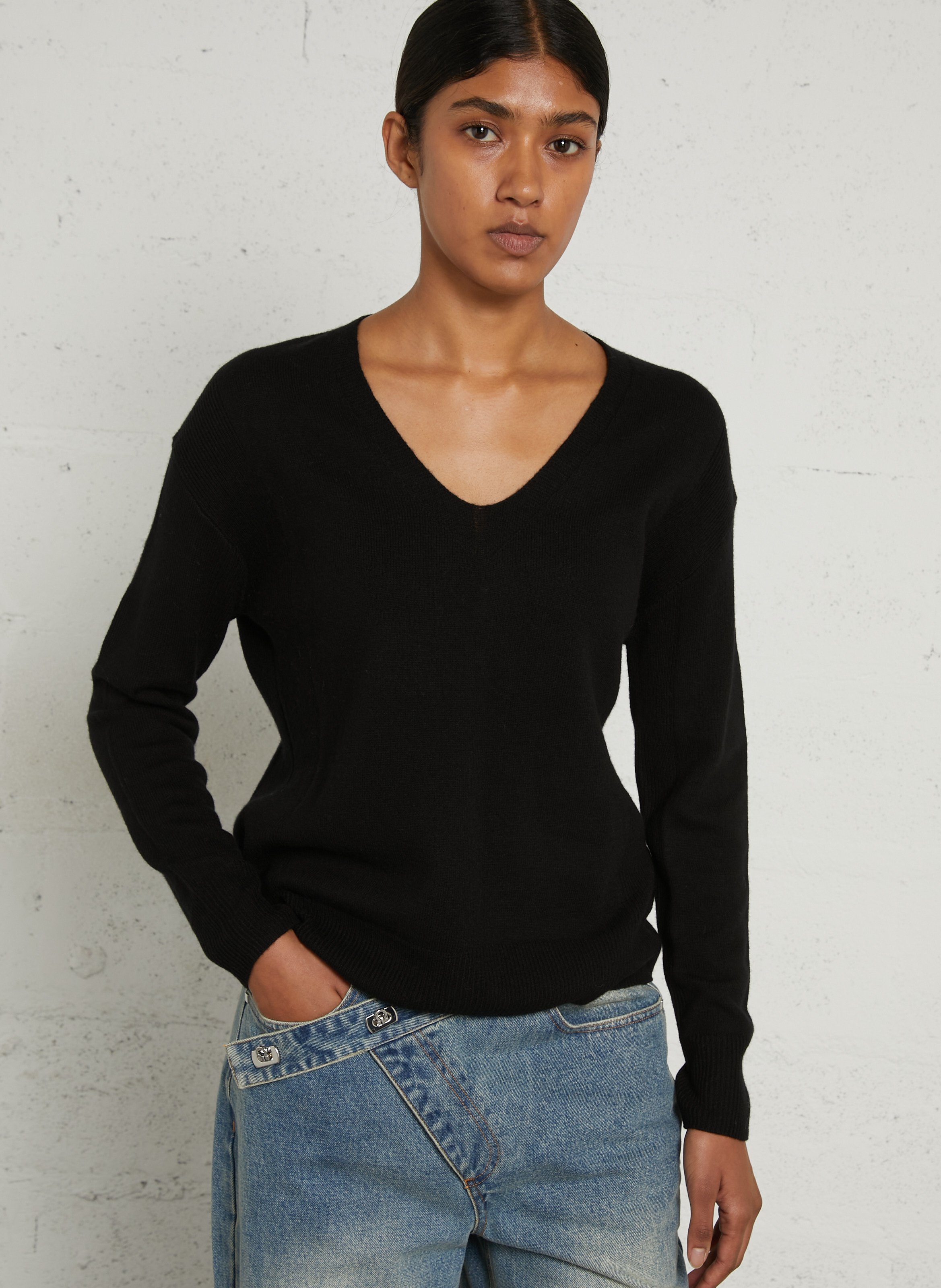 Straight v-neck wool sweater MAISON 123