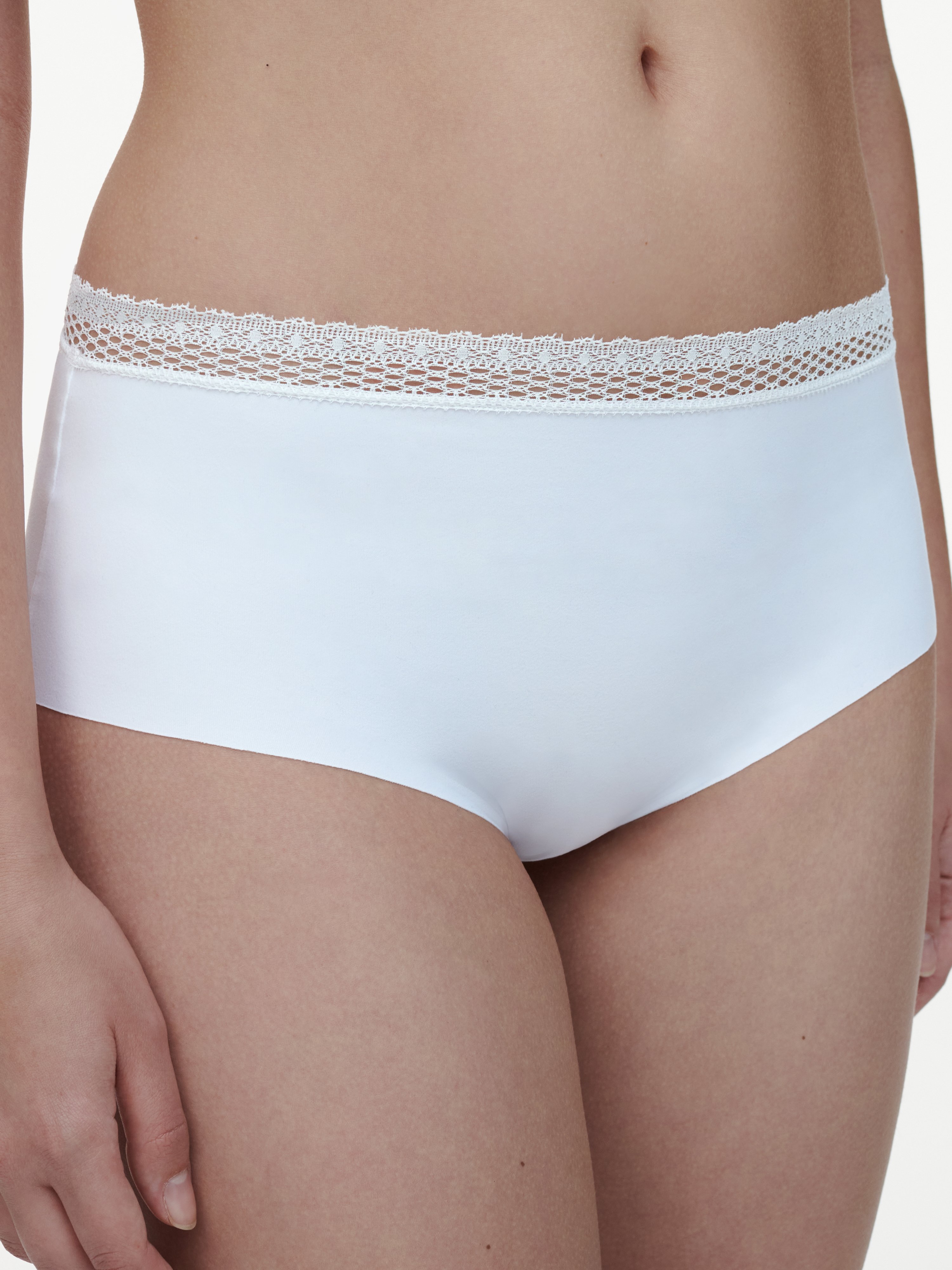 High-waisted lace panties CHANTELLE White