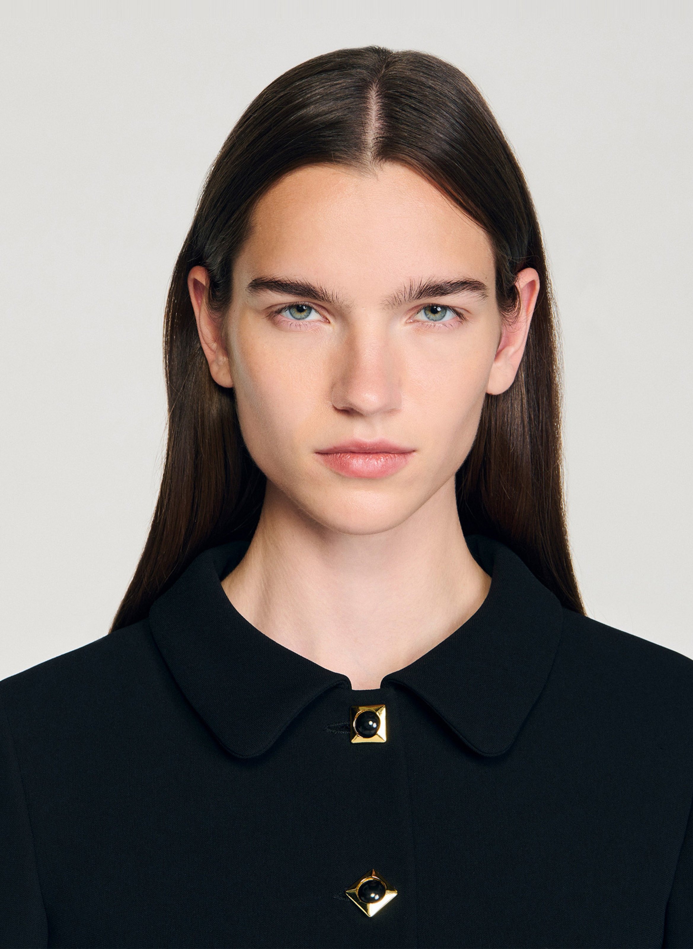 Korte effen jas met fantasieknopen SANDRO Zwart