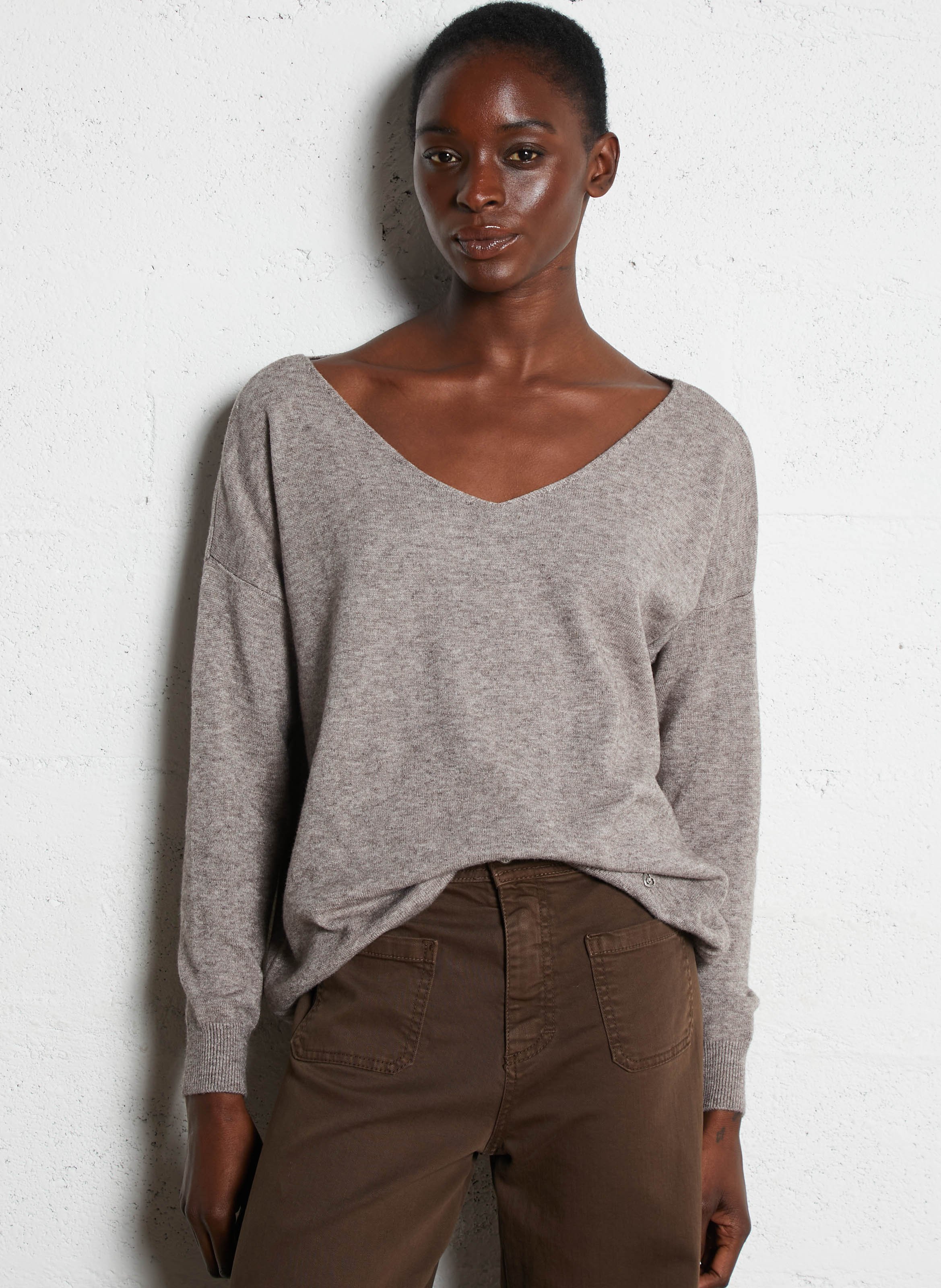 Pull droit col V uni PLEASE