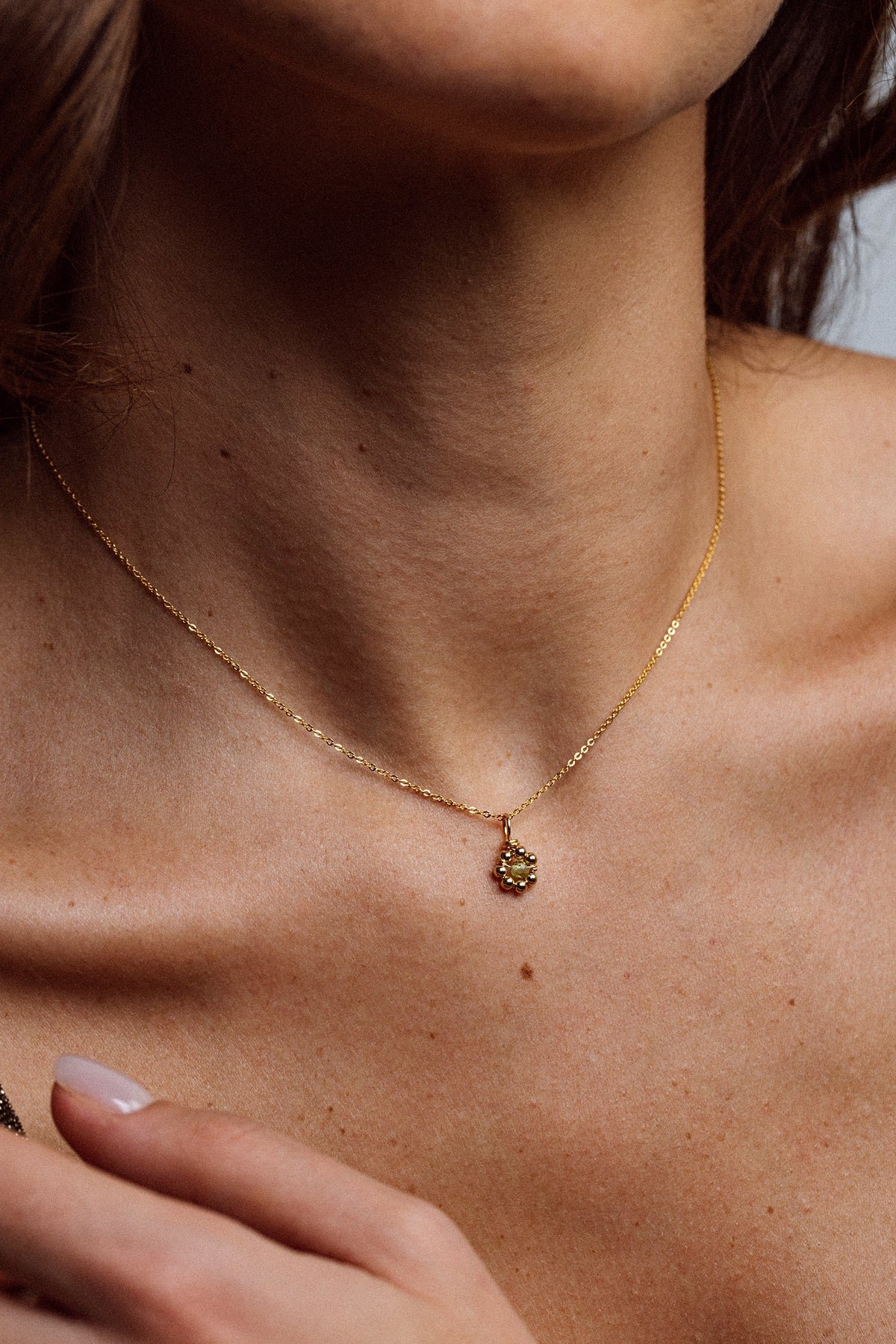 Daisy pendant - peridot YAY Golden