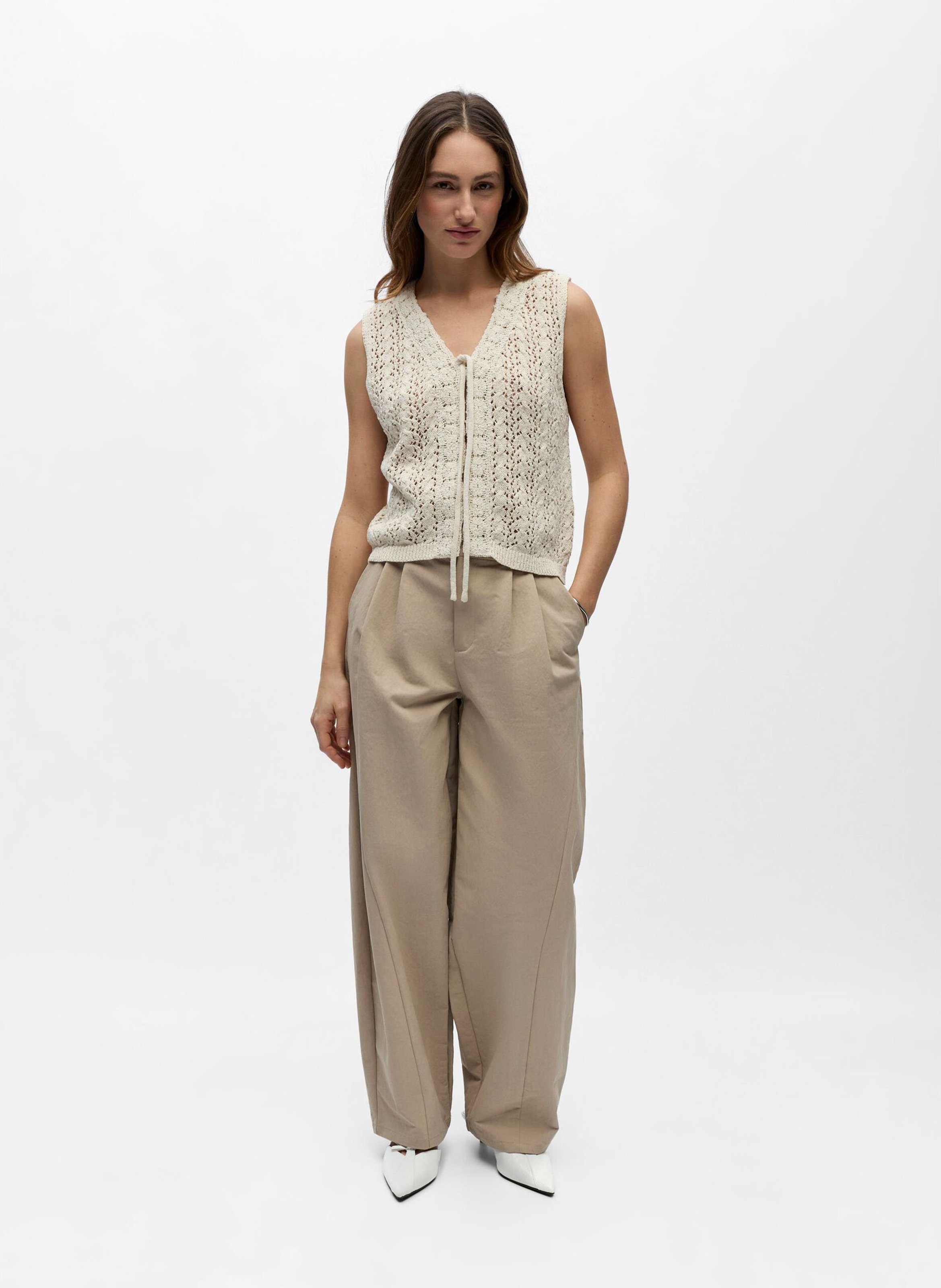 Recht vest met V-hals | biokatoenblend OBJECT Beige