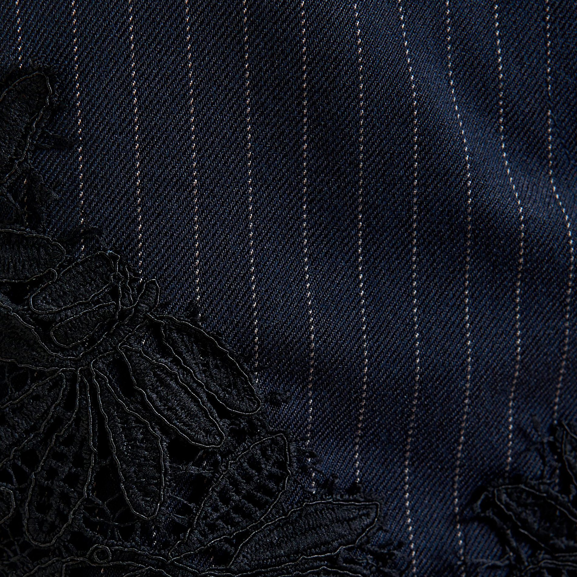 Jupe courte rayée avec dentelle ESSENTIEL ANTWERP Bleu