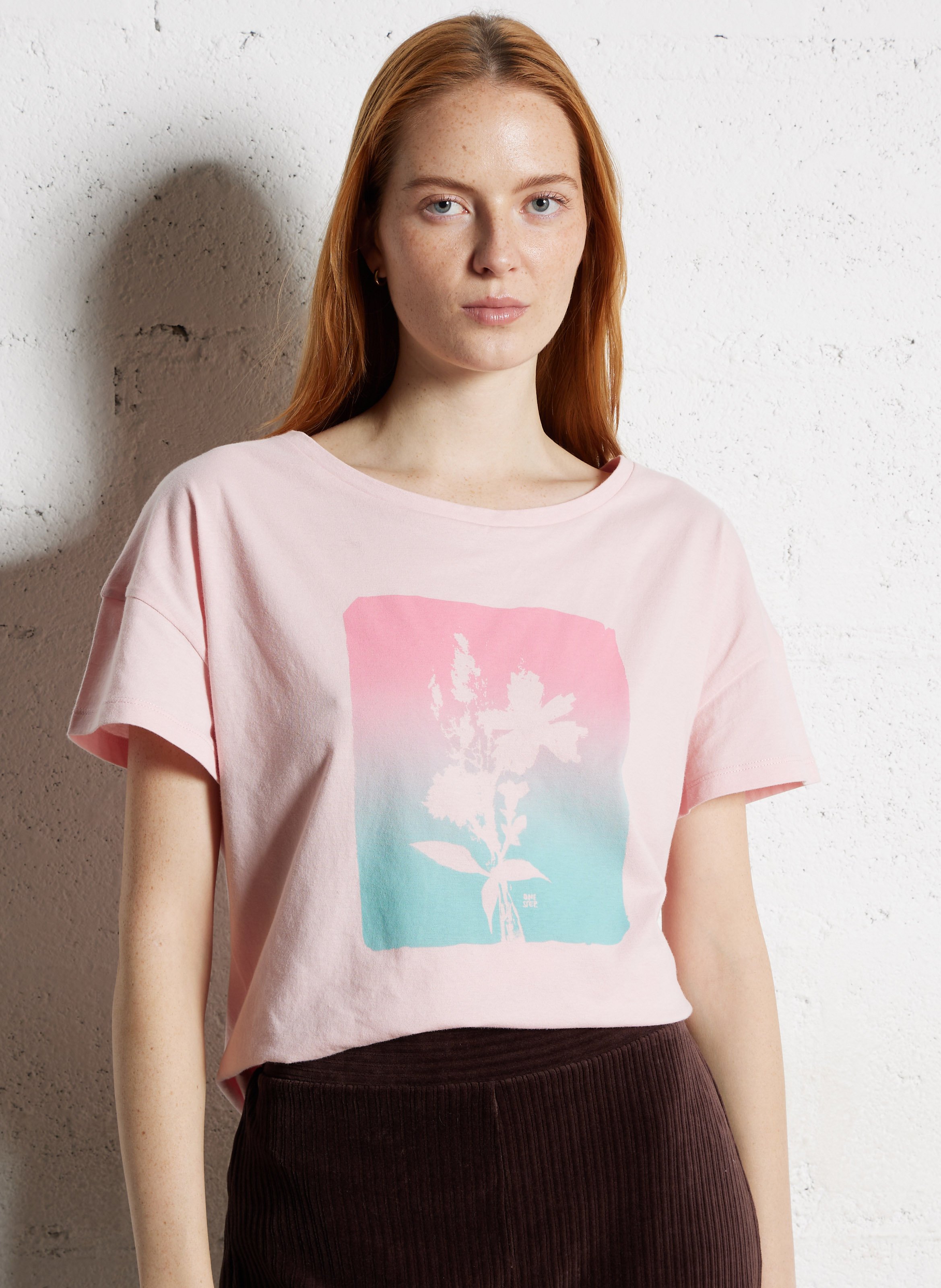 Straight T-shirt with front print ONE STEP Pink