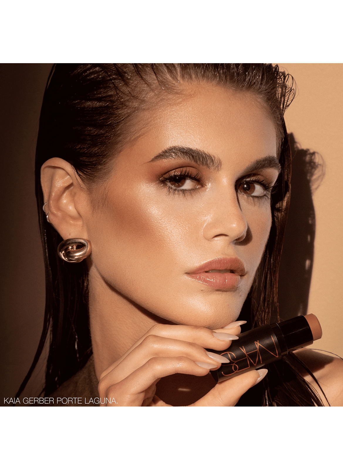 The Multiple Sculpting Stick - 
Cream-Powder Multi-Usage Sculpting Stick Laguna