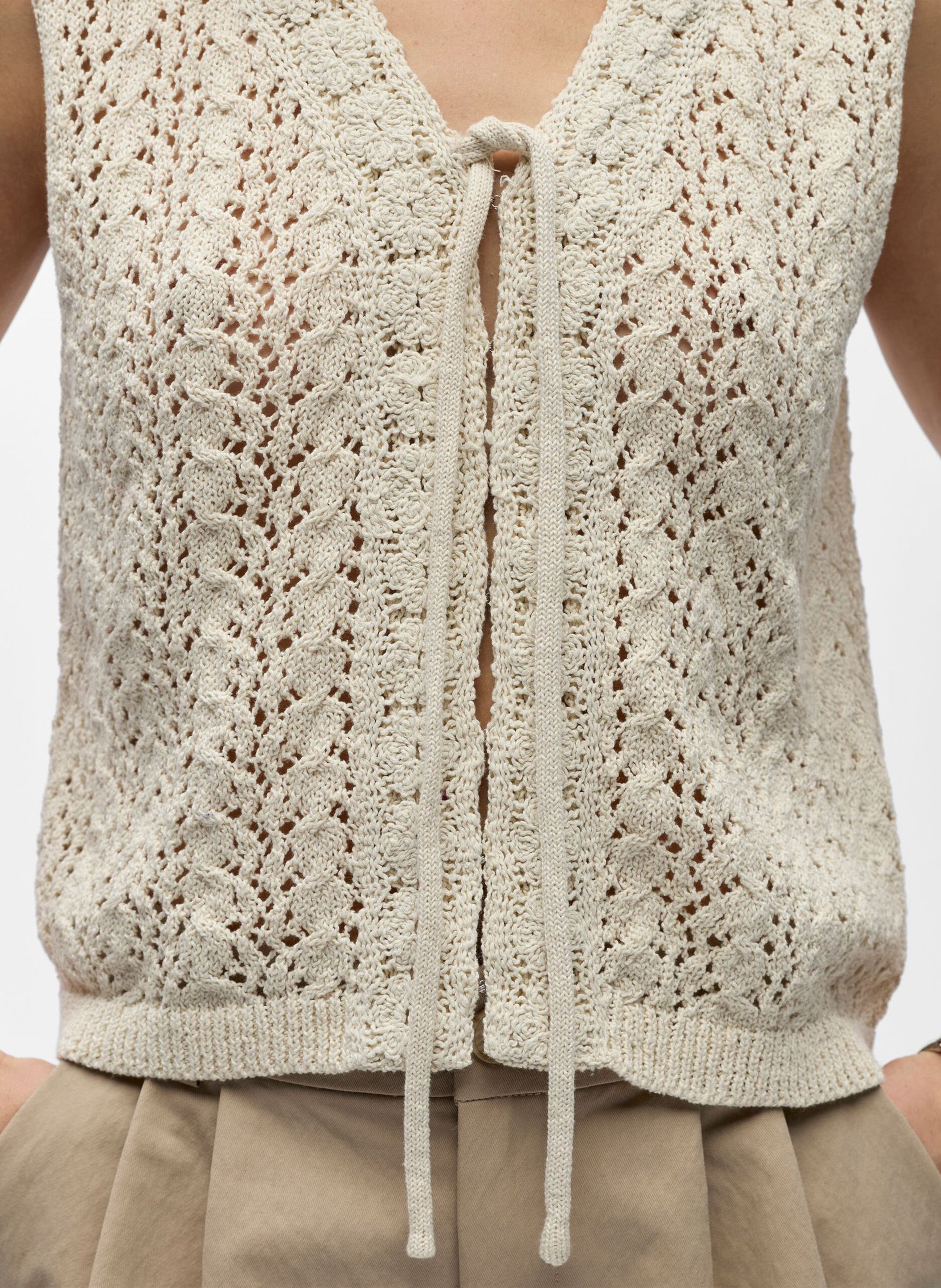Recht vest met V-hals | biokatoenblend OBJECT Beige