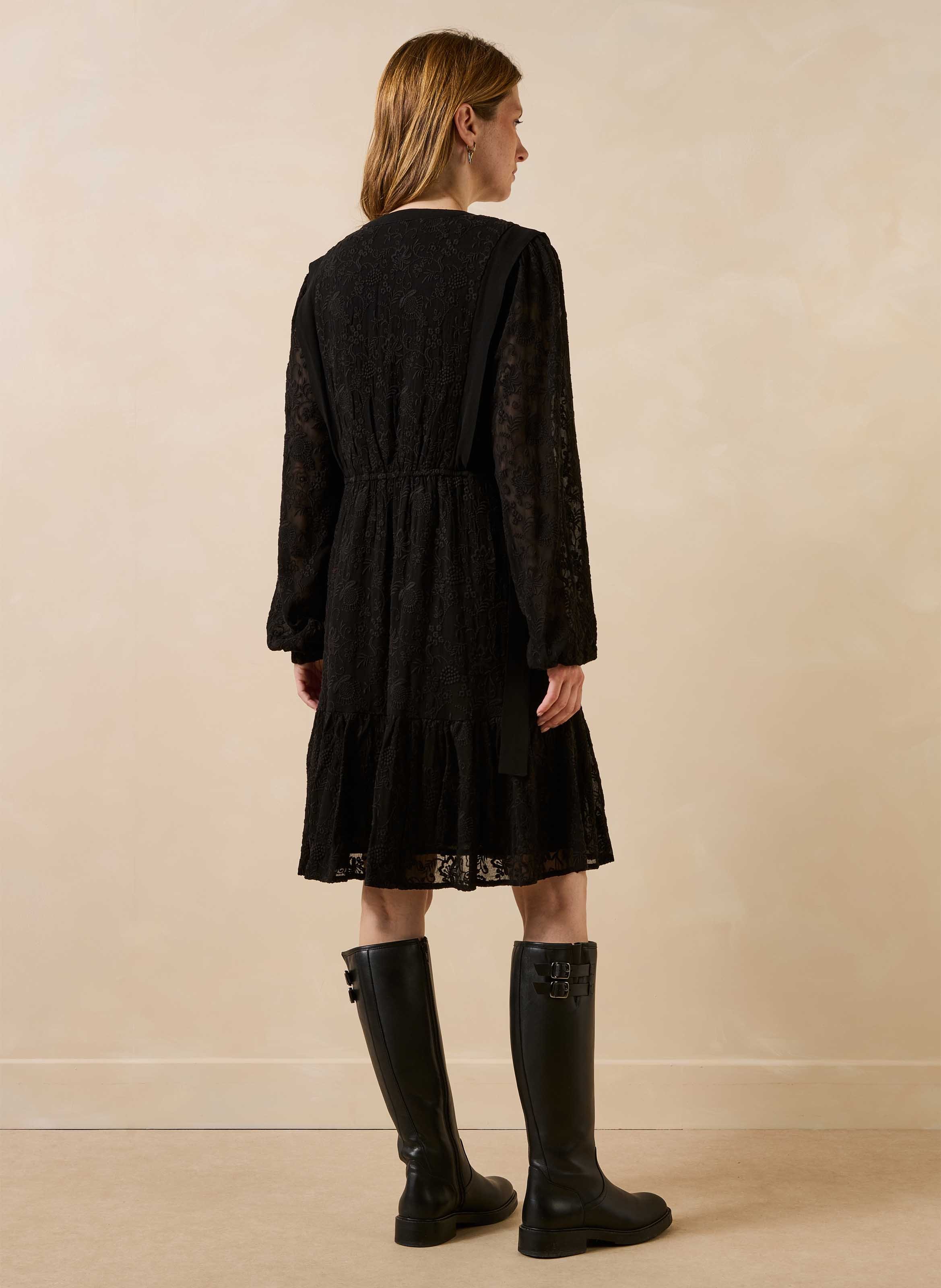Robe courte ceinturée brodée  LA FEE MARABOUTEE Noir