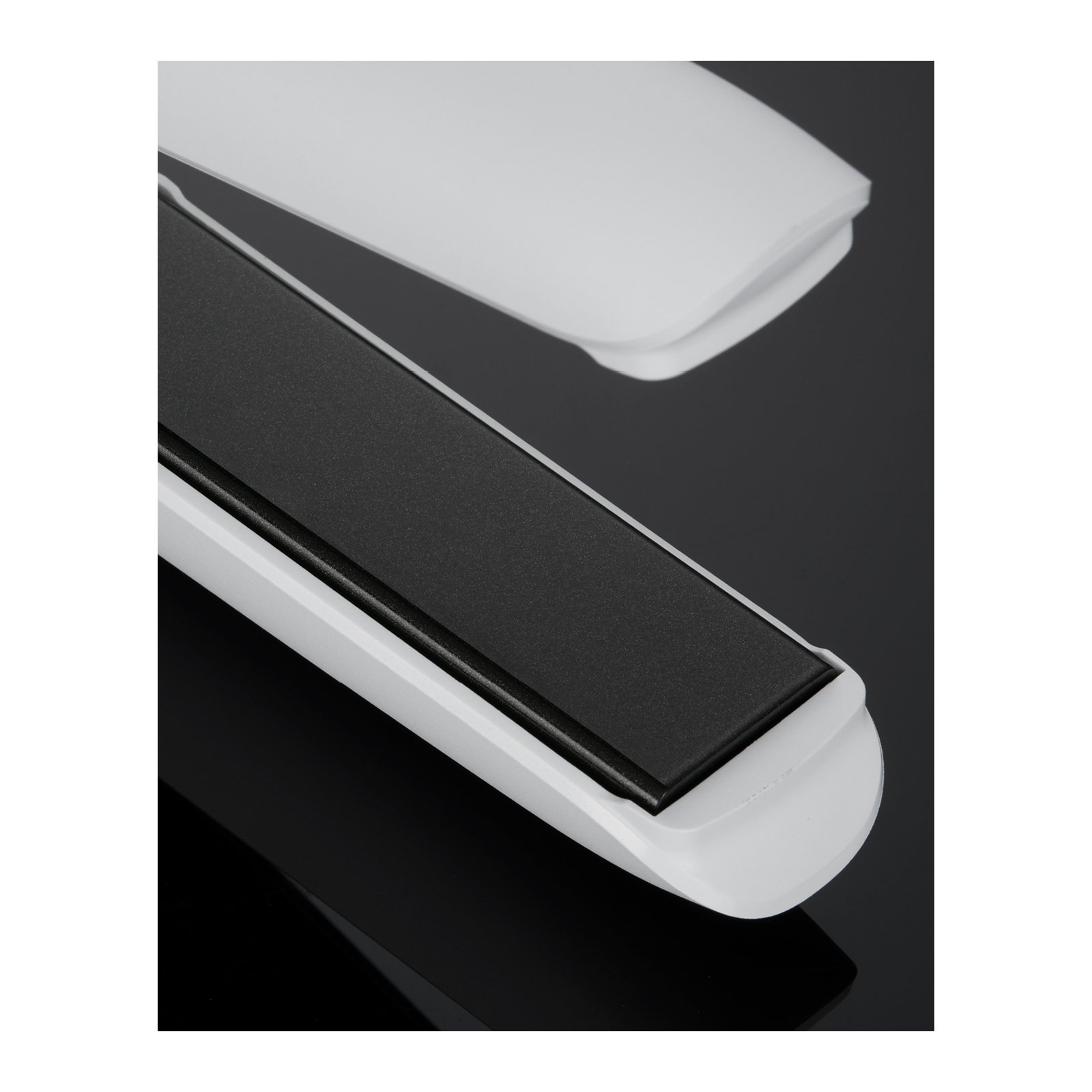 GHD Unplugged white straighteners GHD Blanc