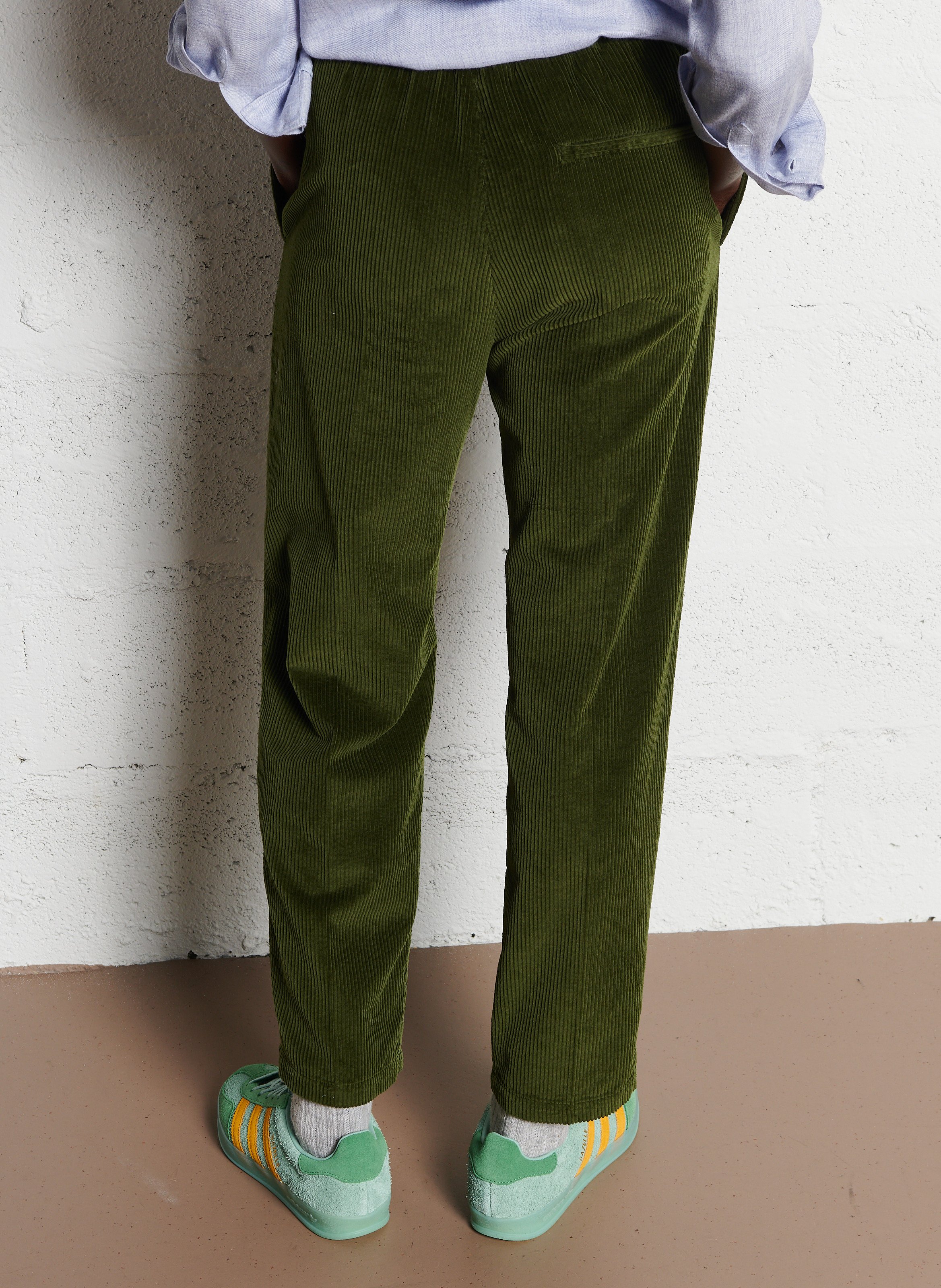 Pantalon carotte en velours de coton Vert