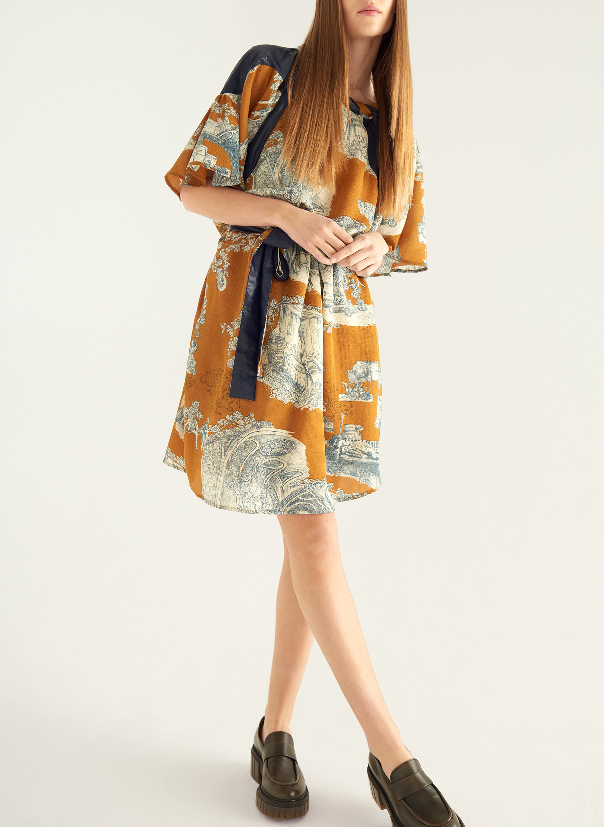 Robe courte fluide imprimée à ceinture COTELAC Jaune