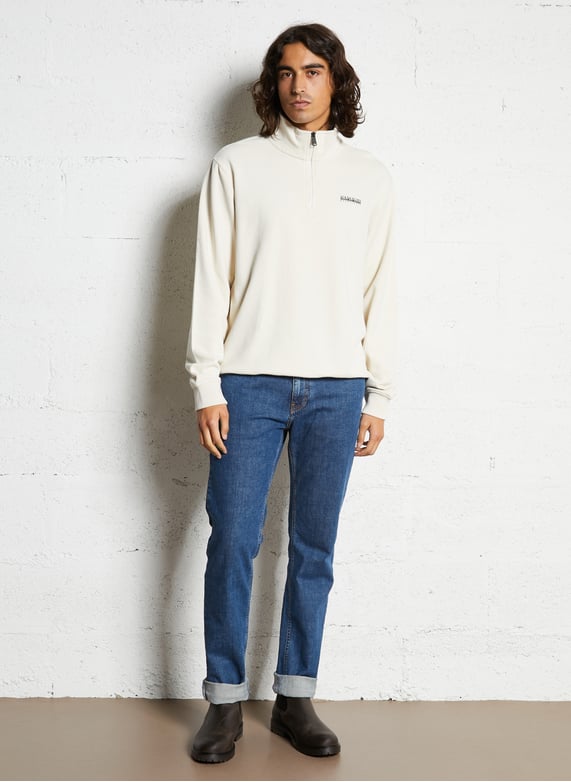 Gerade geschnittene Jeans aus Baumwoll-Mix - Look 1
