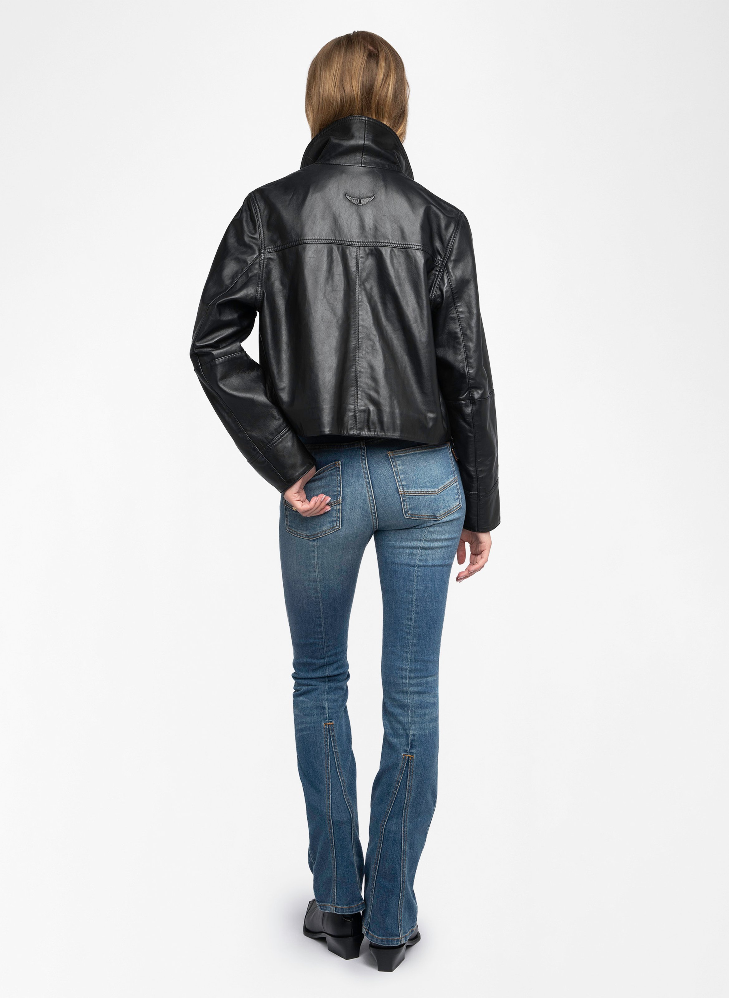 Blouson court boutonné en cuir lisse Noir