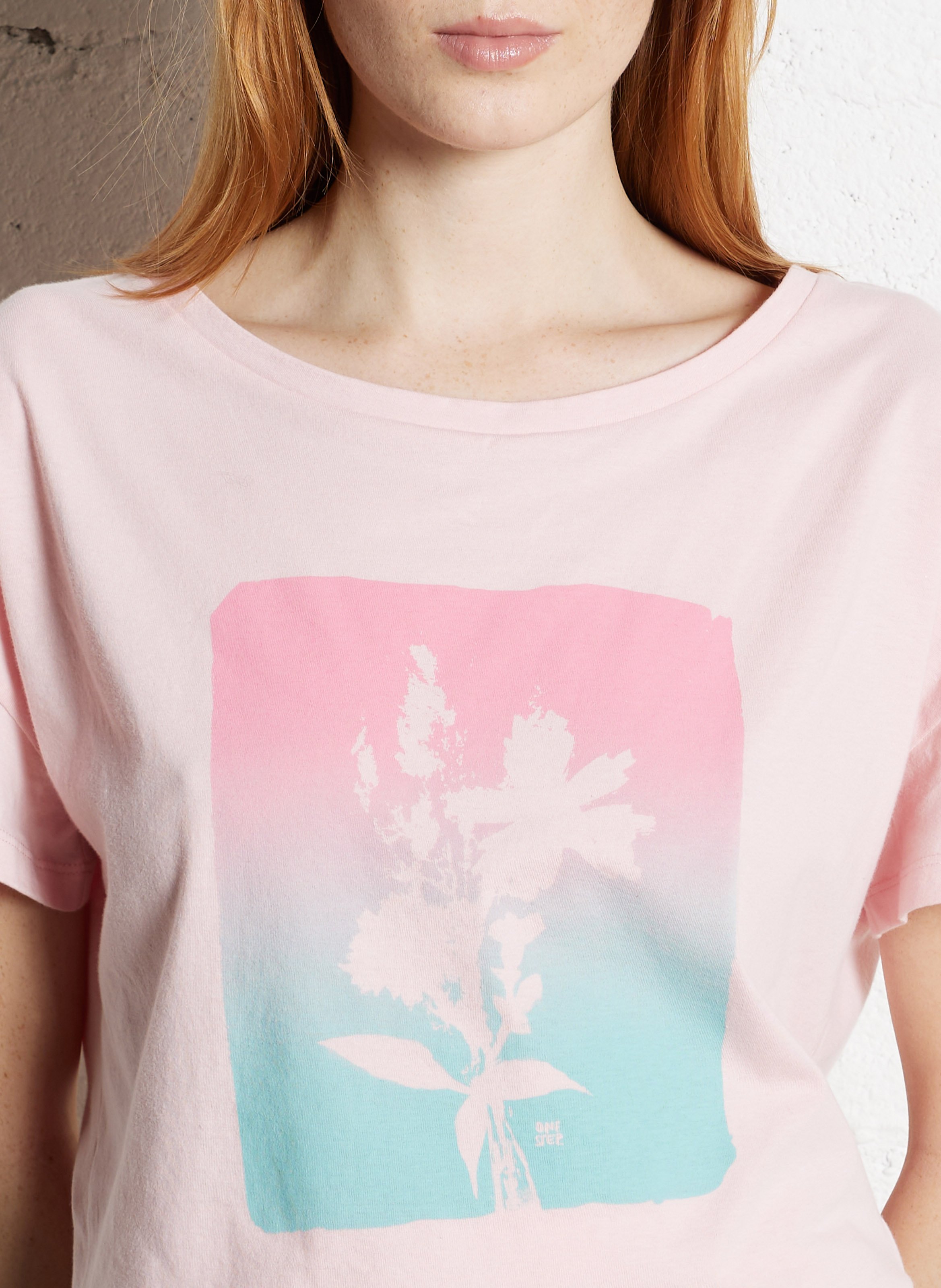 Straight T-shirt with front print ONE STEP Pink