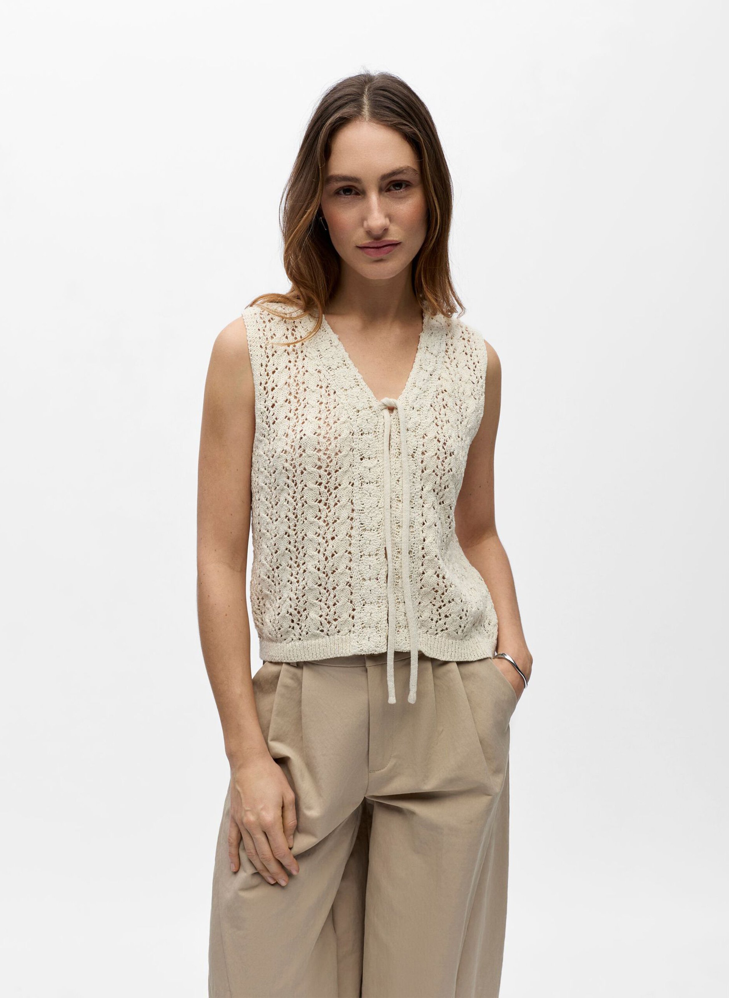 Recht vest met V-hals | biokatoenblend OBJECT Beige