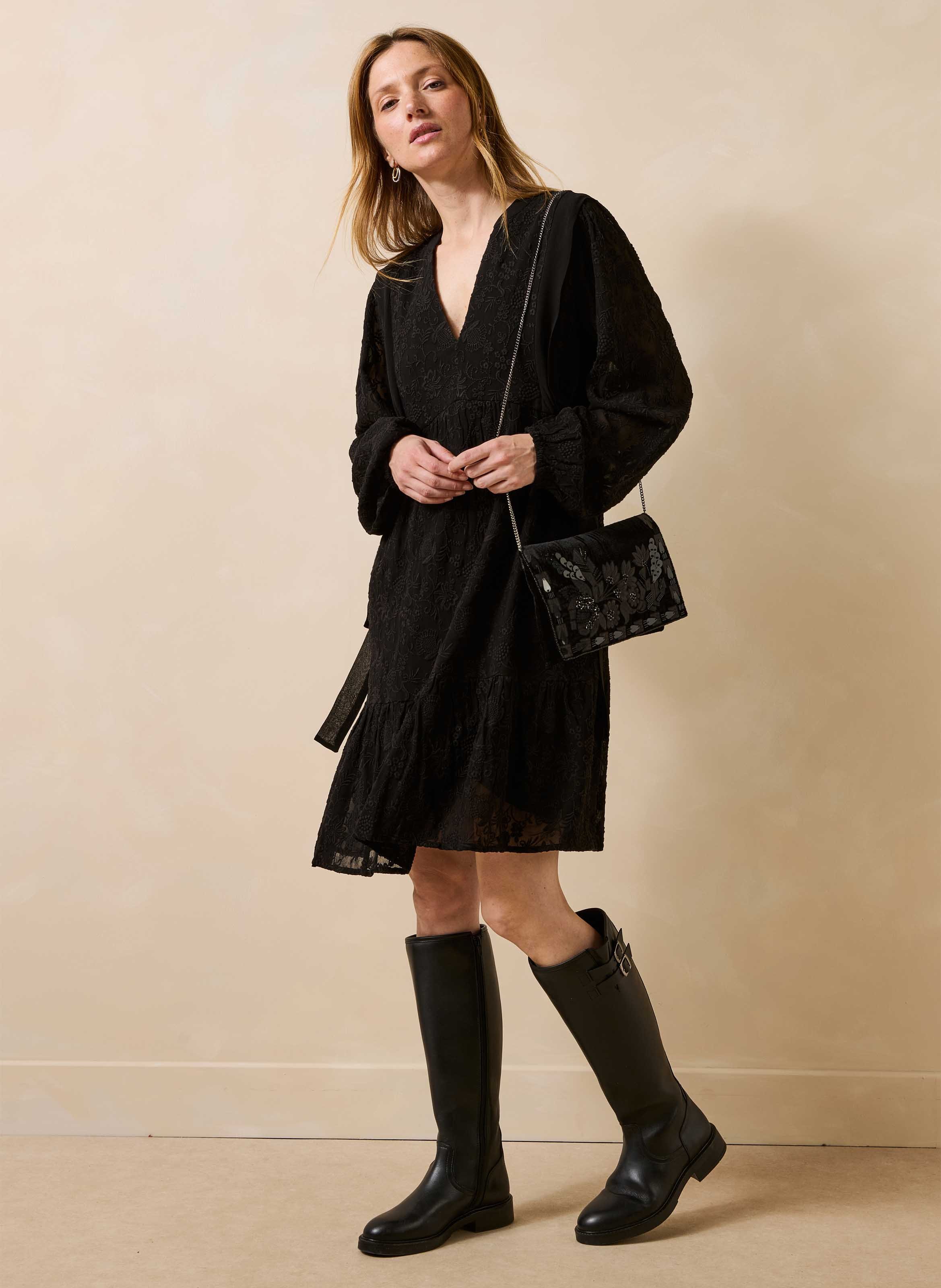 Robe courte ceinturée brodée  LA FEE MARABOUTEE Noir