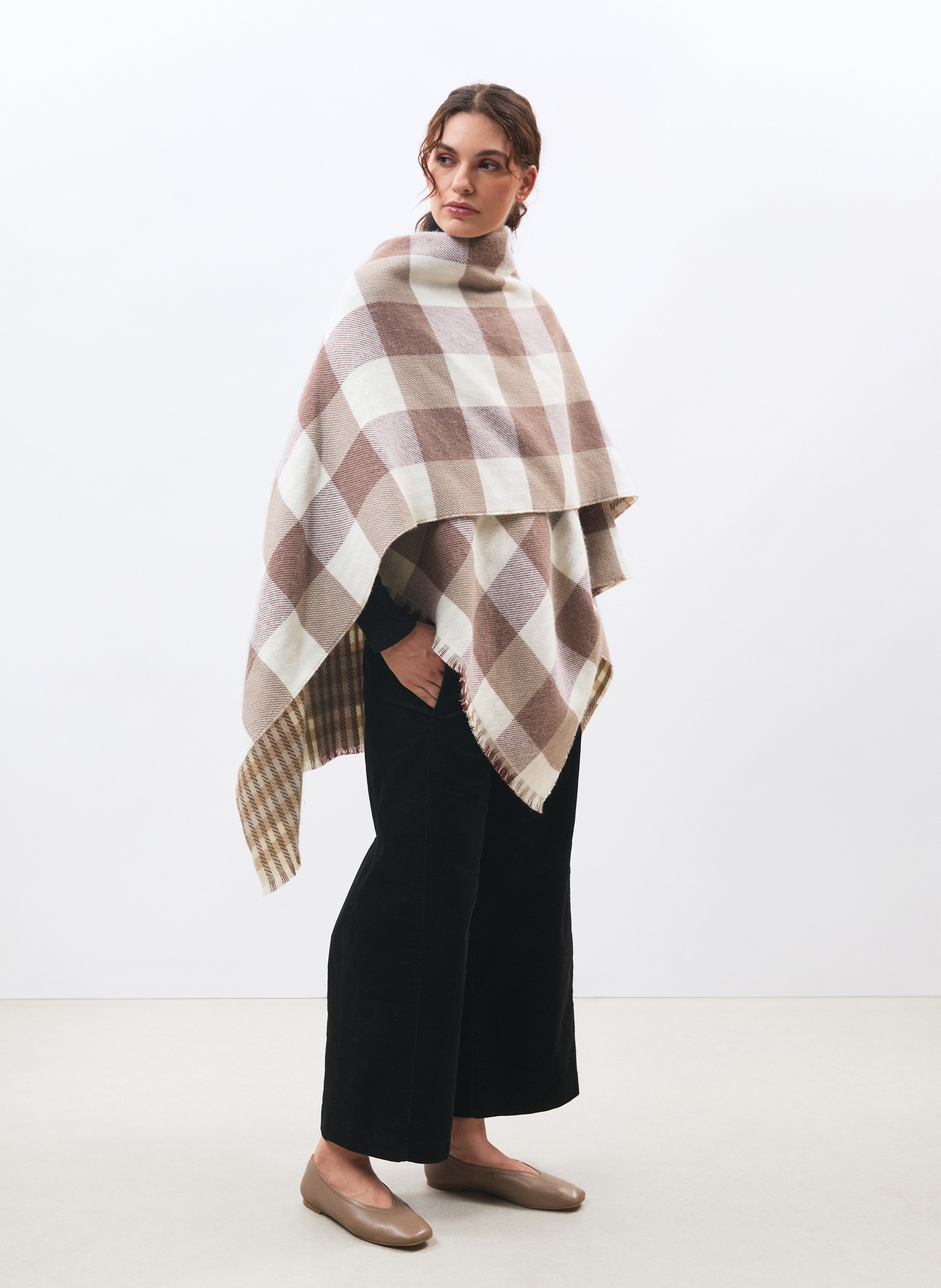 Strickponcho mit Muster HUMILITY Weiss