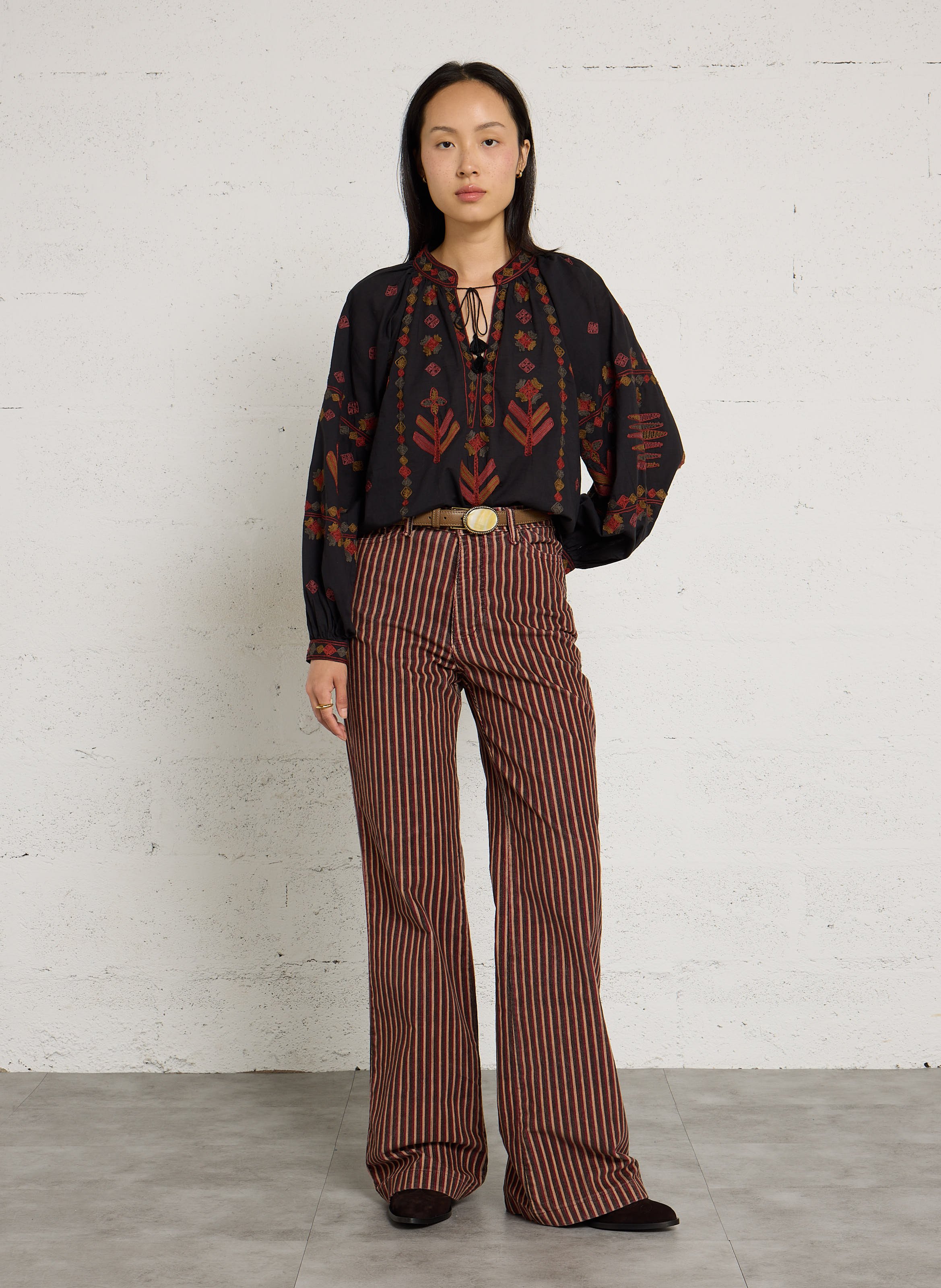 Recht, katoenen blouse met borduursel MAISON HOTEL Zwart