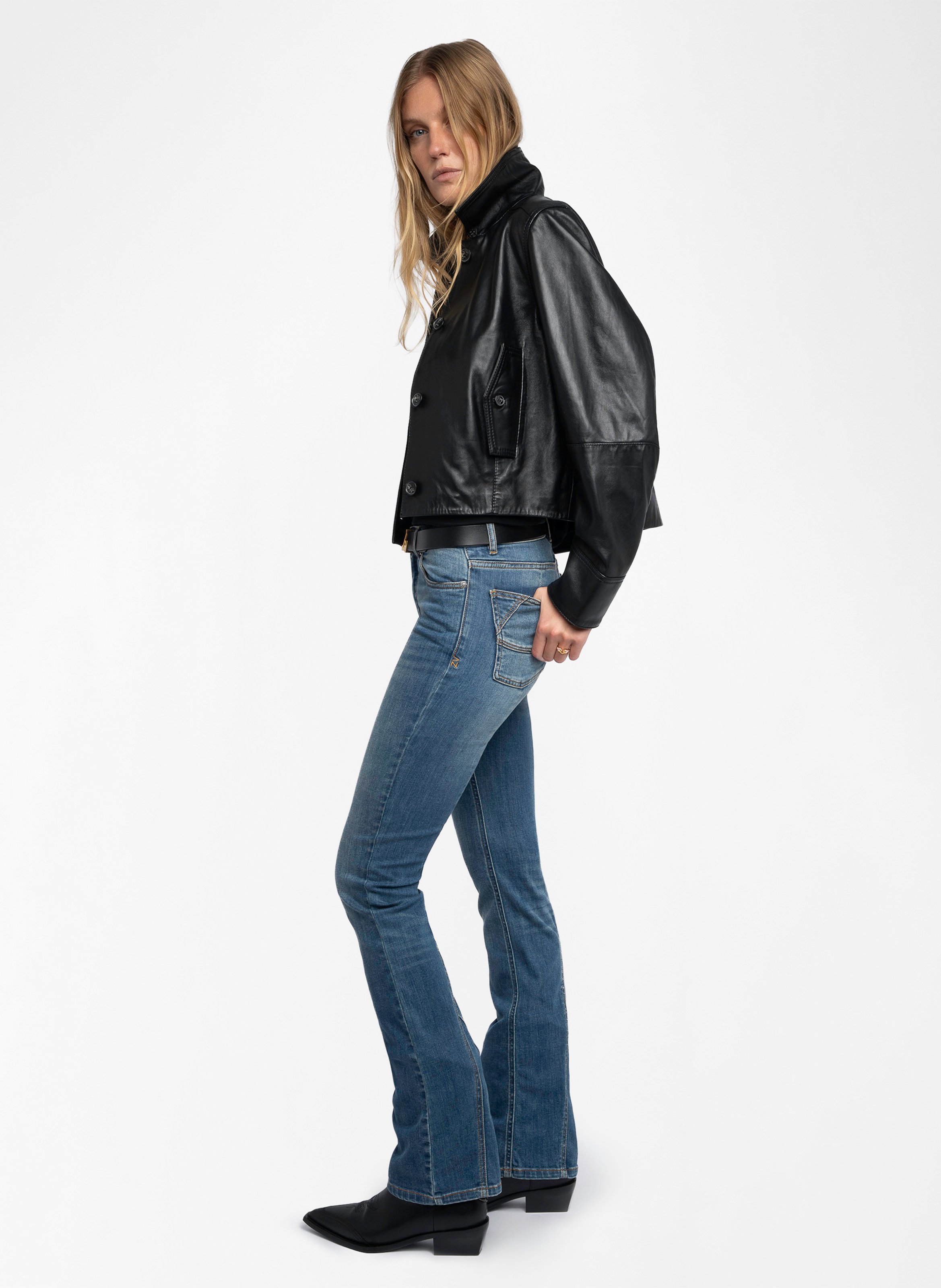 Blouson court boutonné en cuir lisse Noir