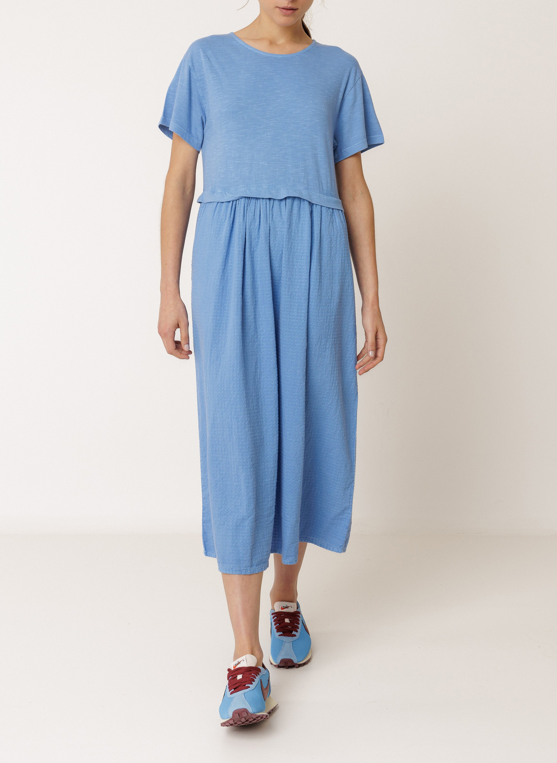 Midi uitlopende jurk met ronde hals van katoen INDI & COLD