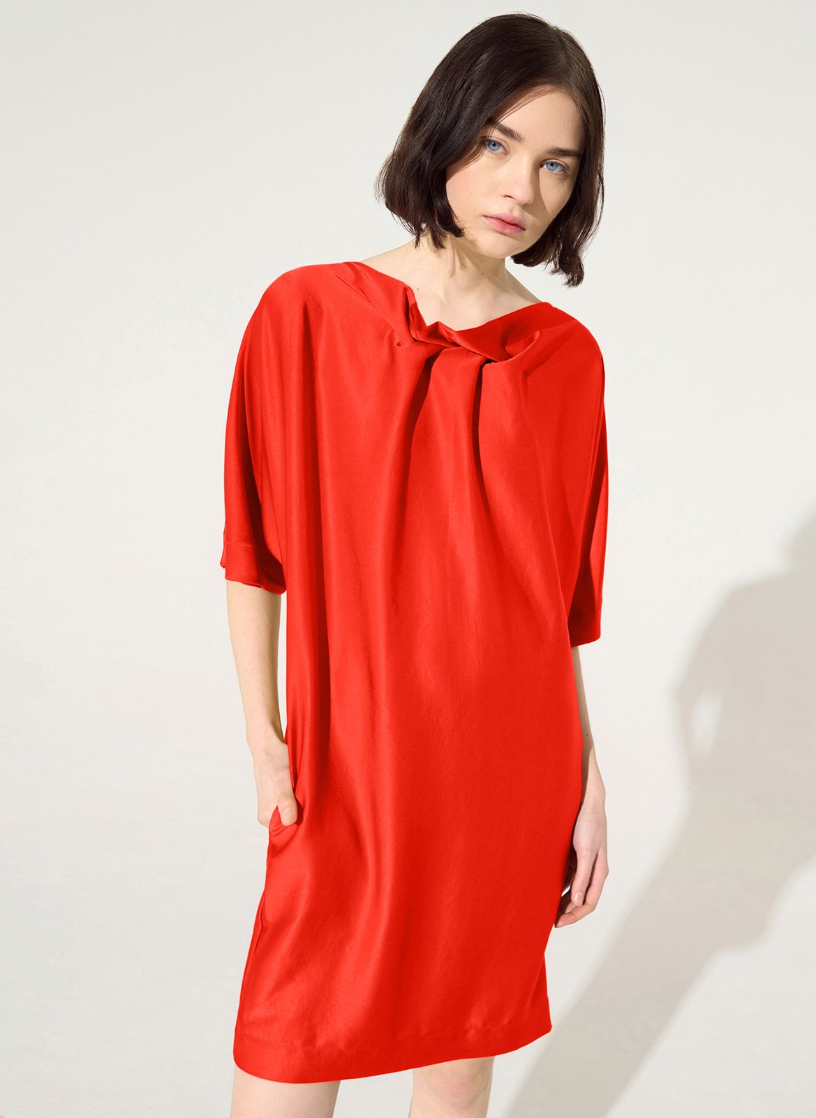 Robe col satinée à col asymétrique COTELAC