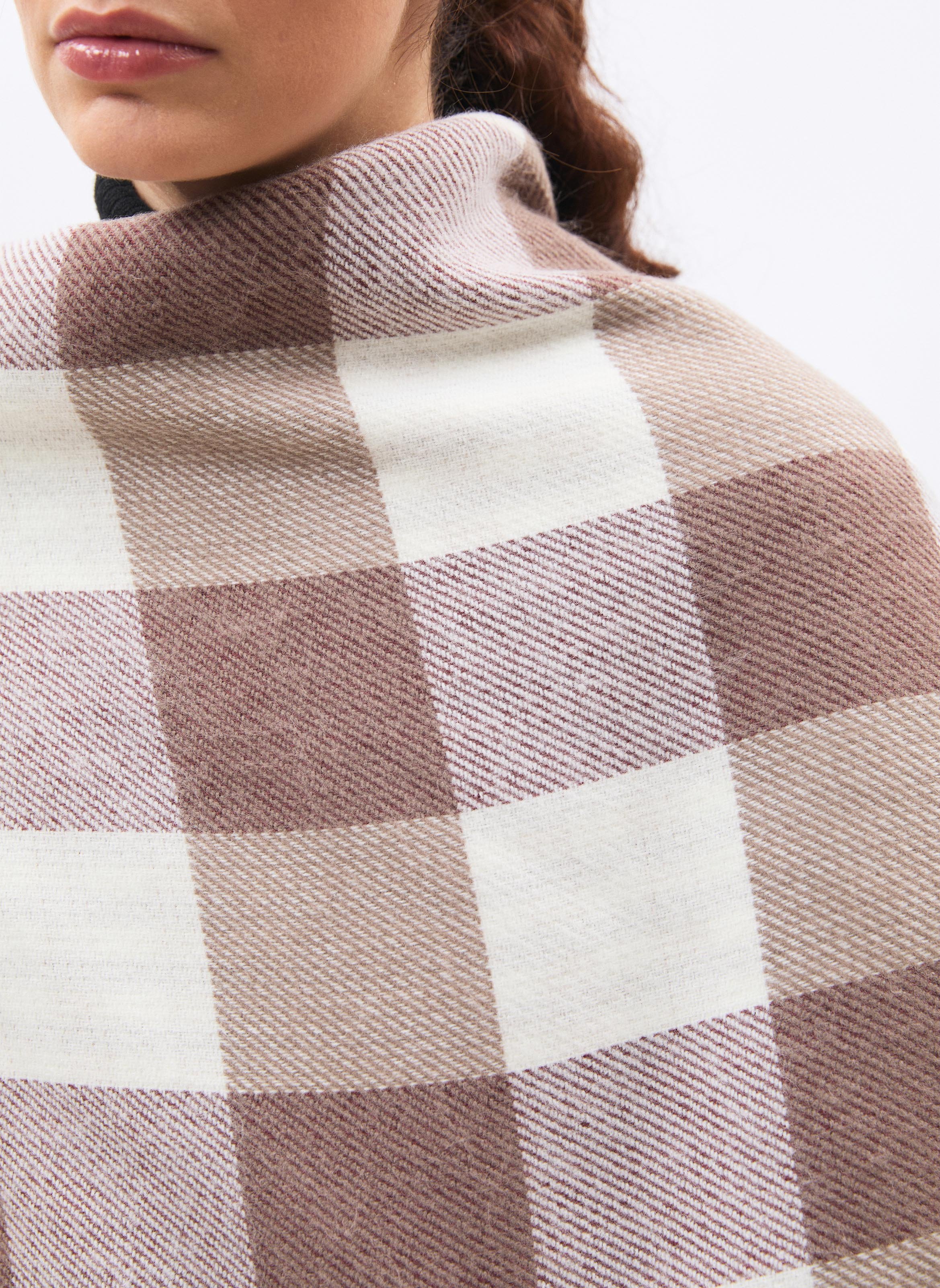 Strickponcho mit Muster HUMILITY Weiss
