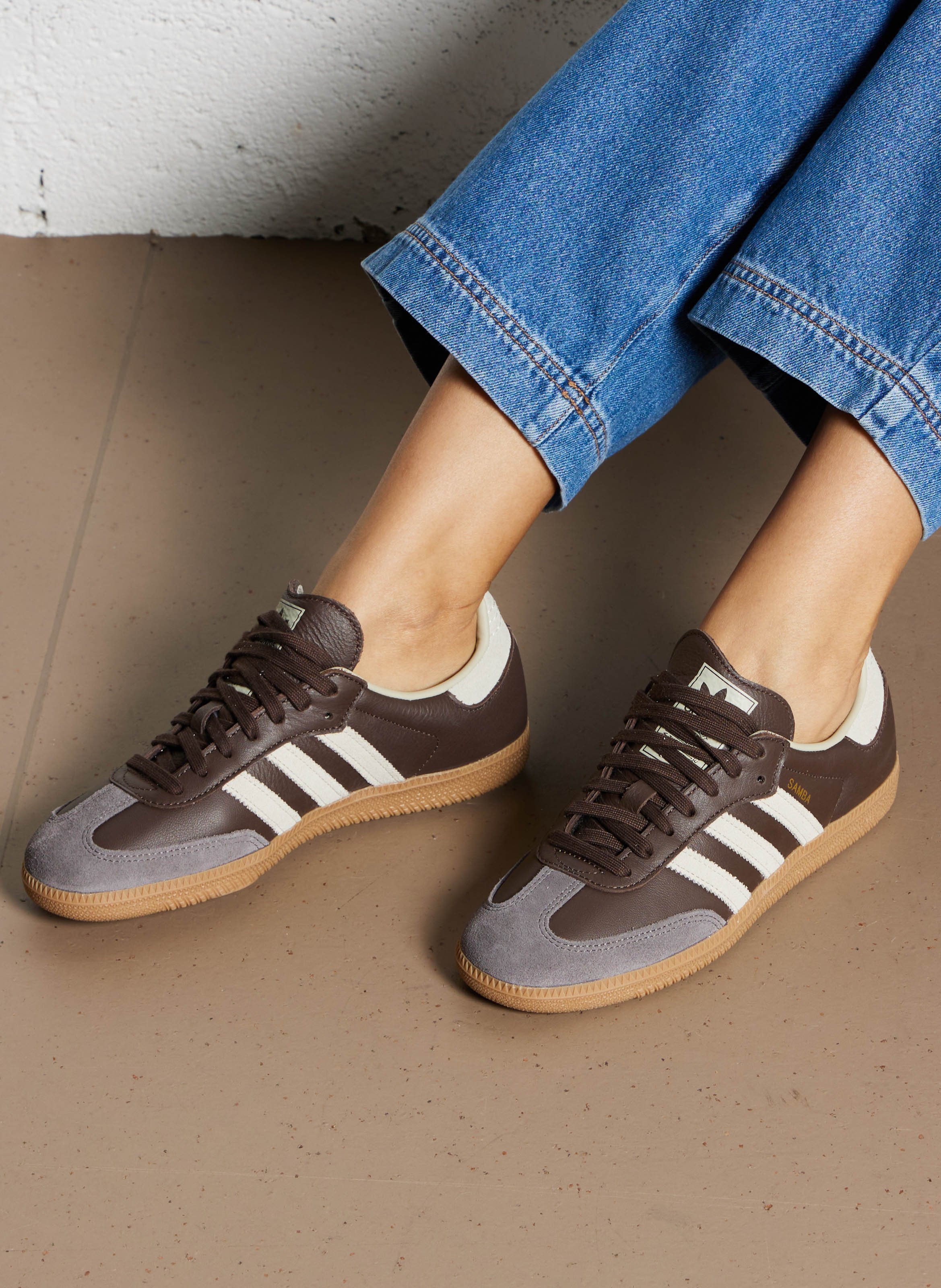 Niedrige Sneaker im Material-Mix Braun