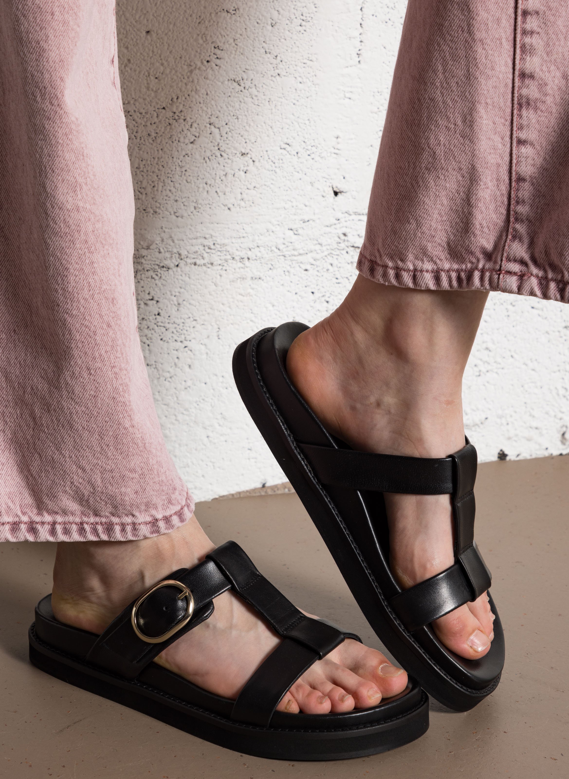 Aouda flat leather sandals BOBBIES Black