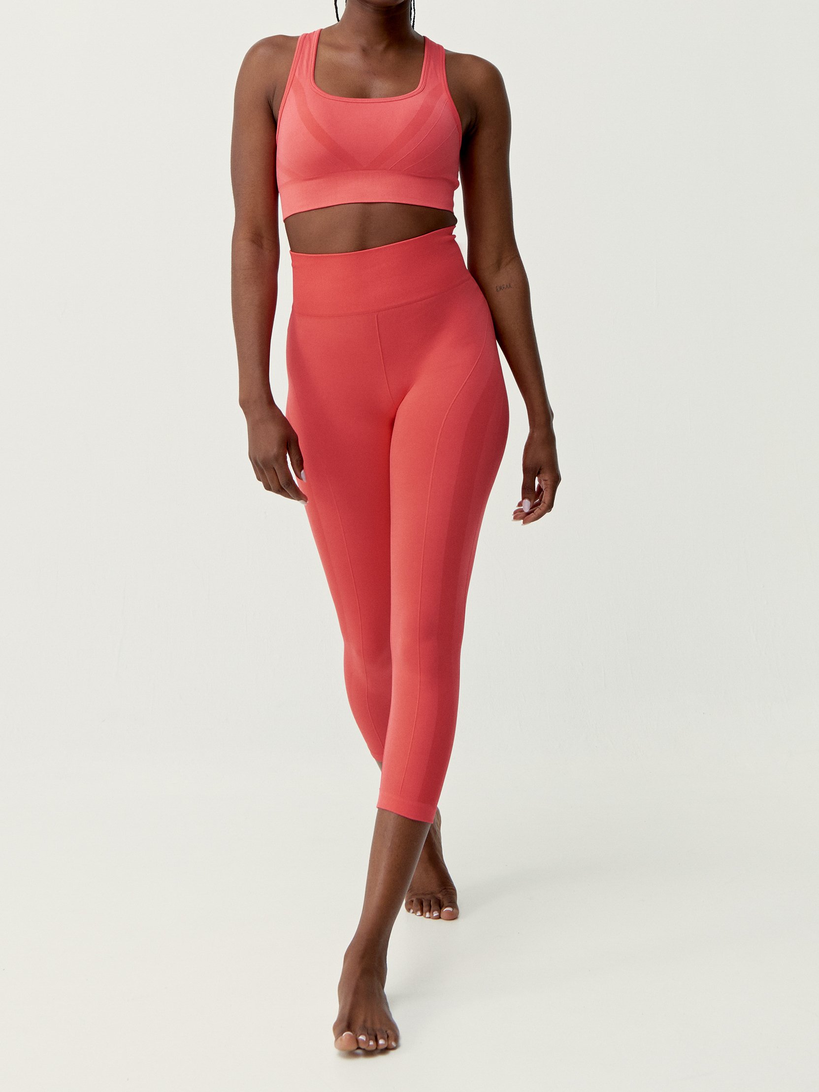 Capri seamless sports leggings BORN Pink