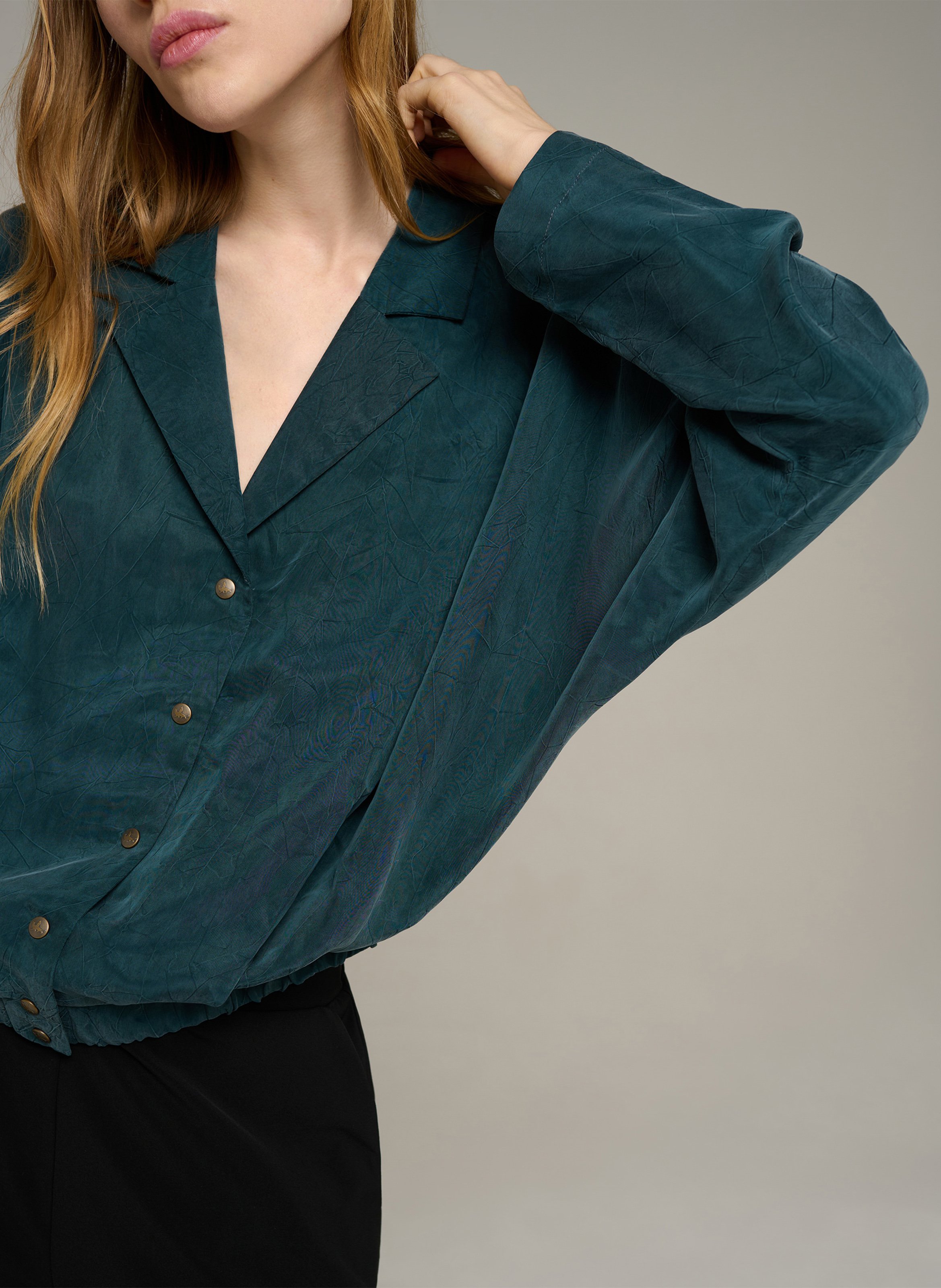 Weit geschnittene Bluse mit Reverskragen COTELAC Grun