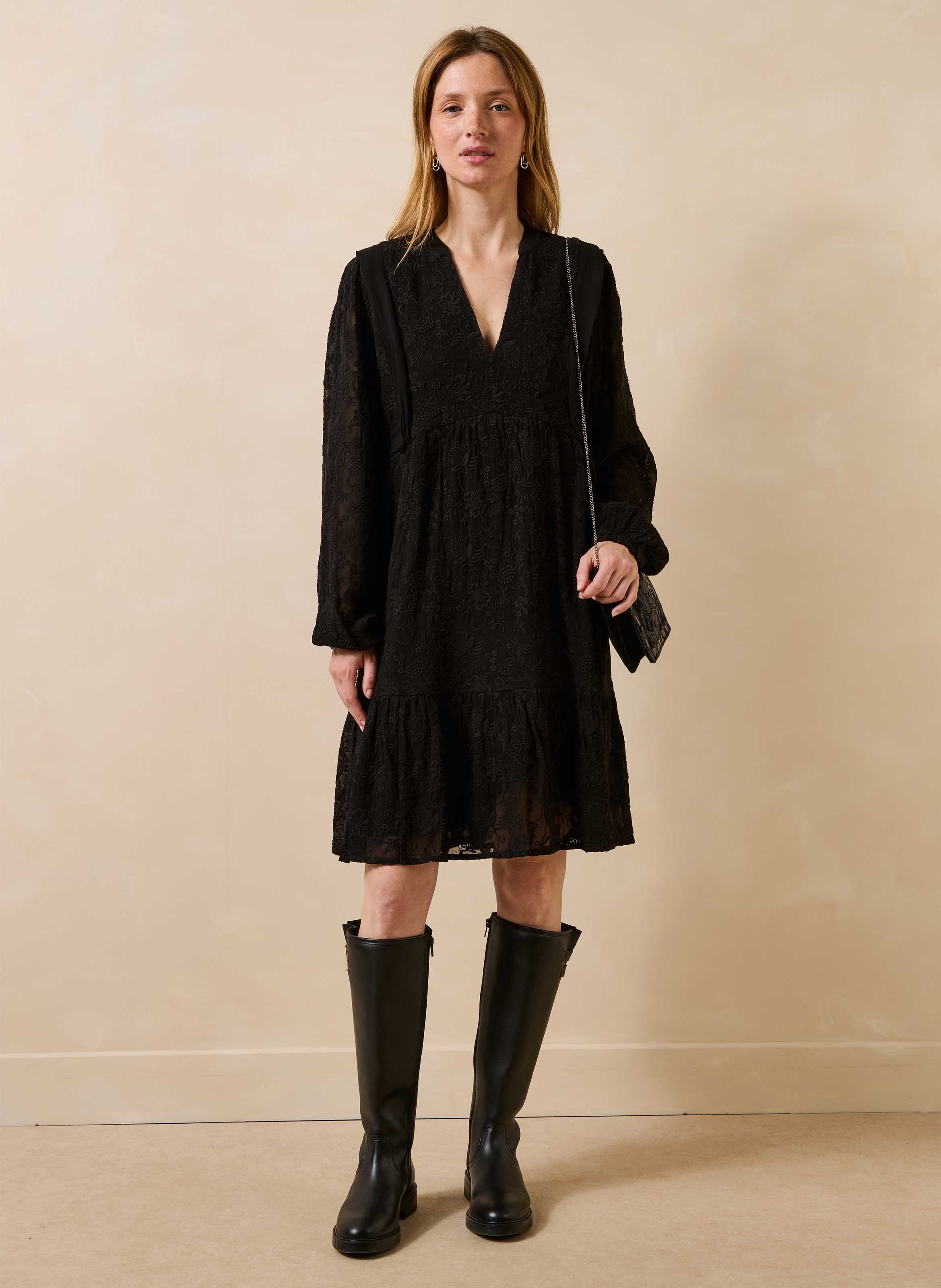 Robe courte ceinturée brodée  LA FEE MARABOUTEE Noir