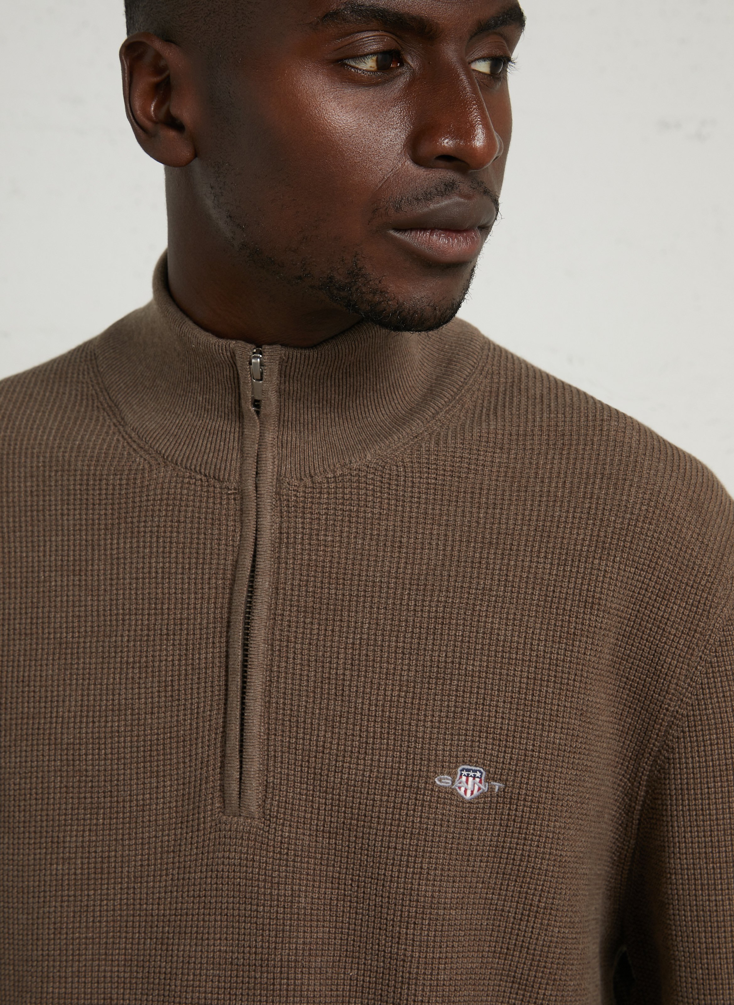 Pull col montant zippé uni GANT Marron