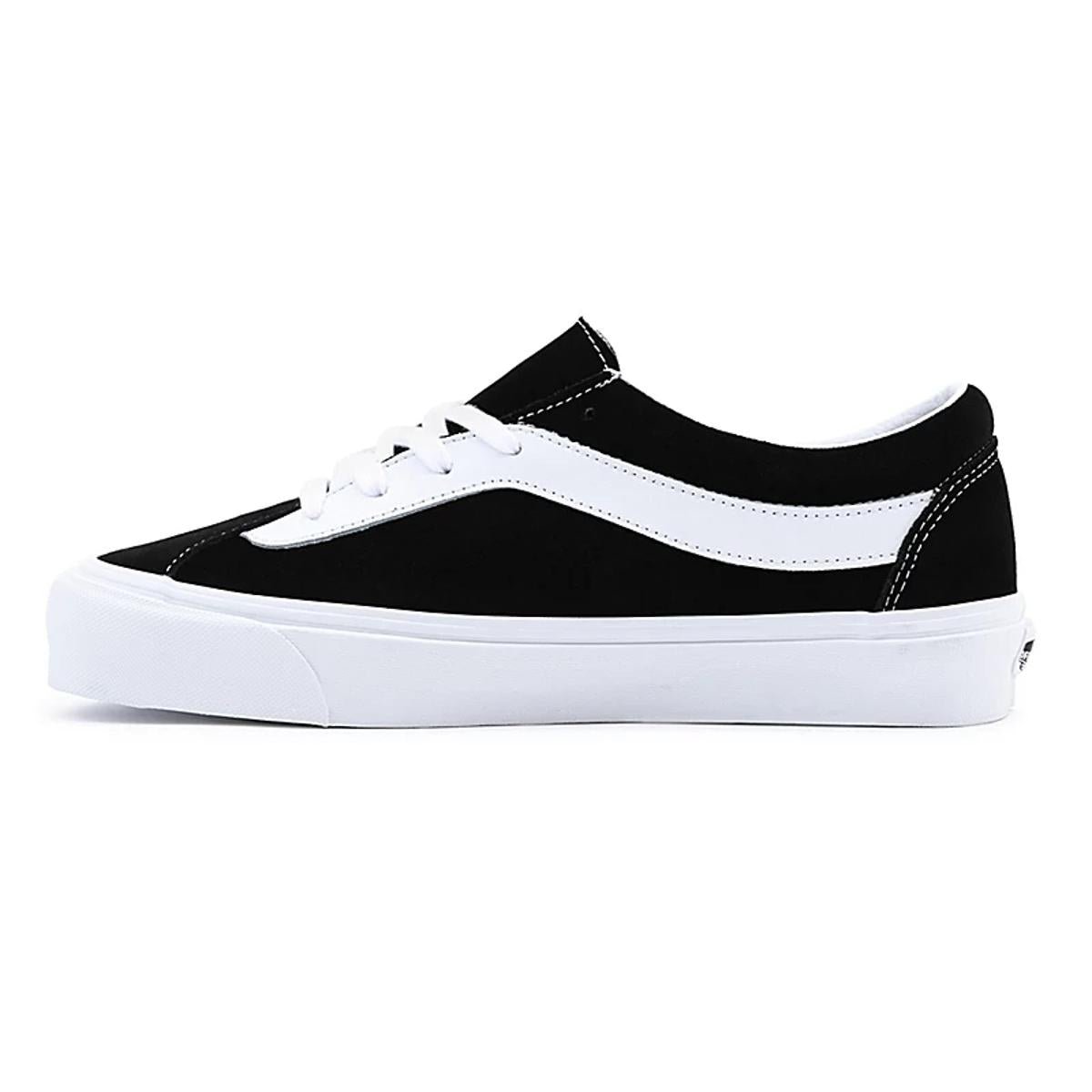 Low-top sneakers VANS Black