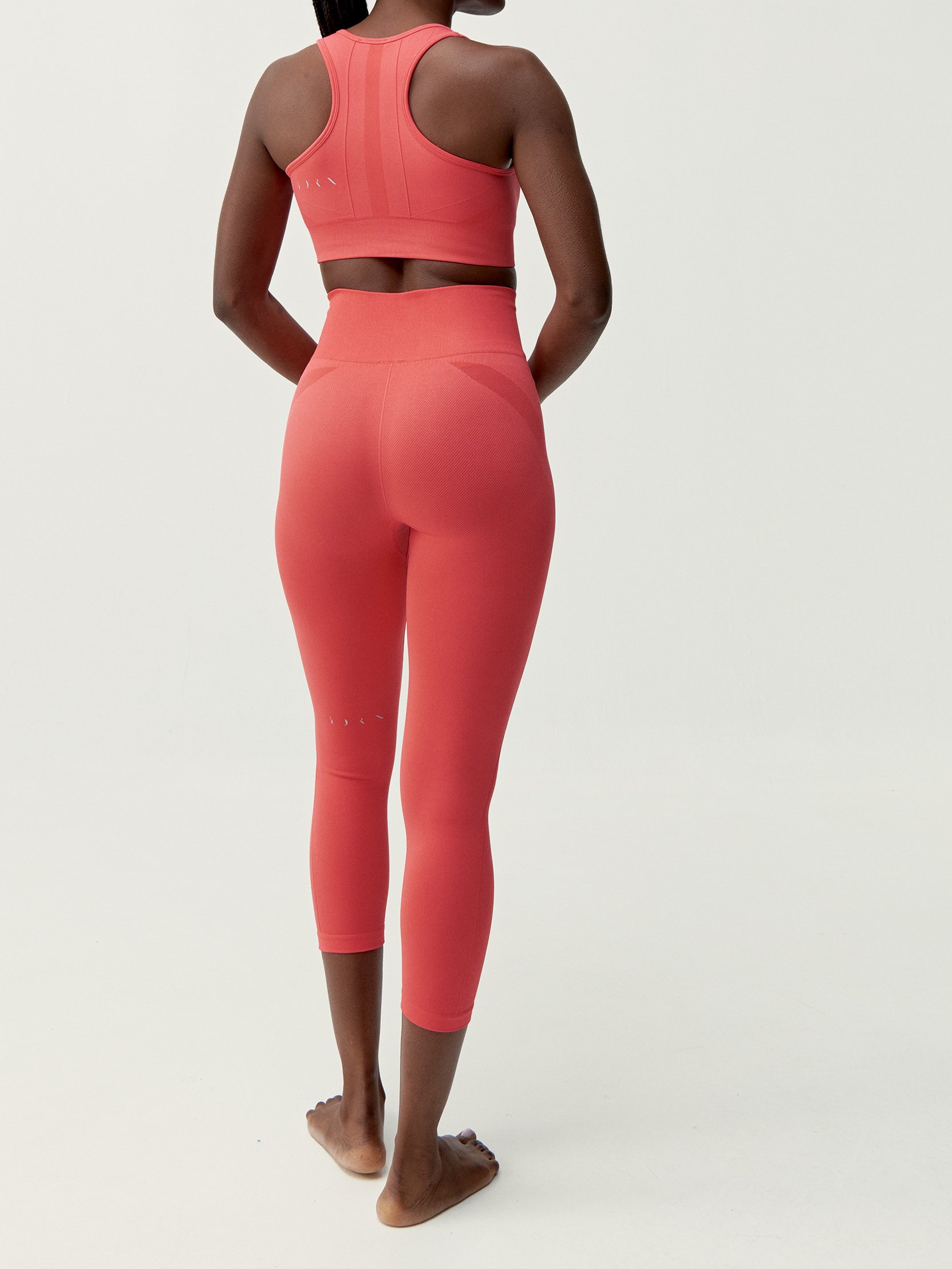 Capri seamless sports leggings BORN Pink