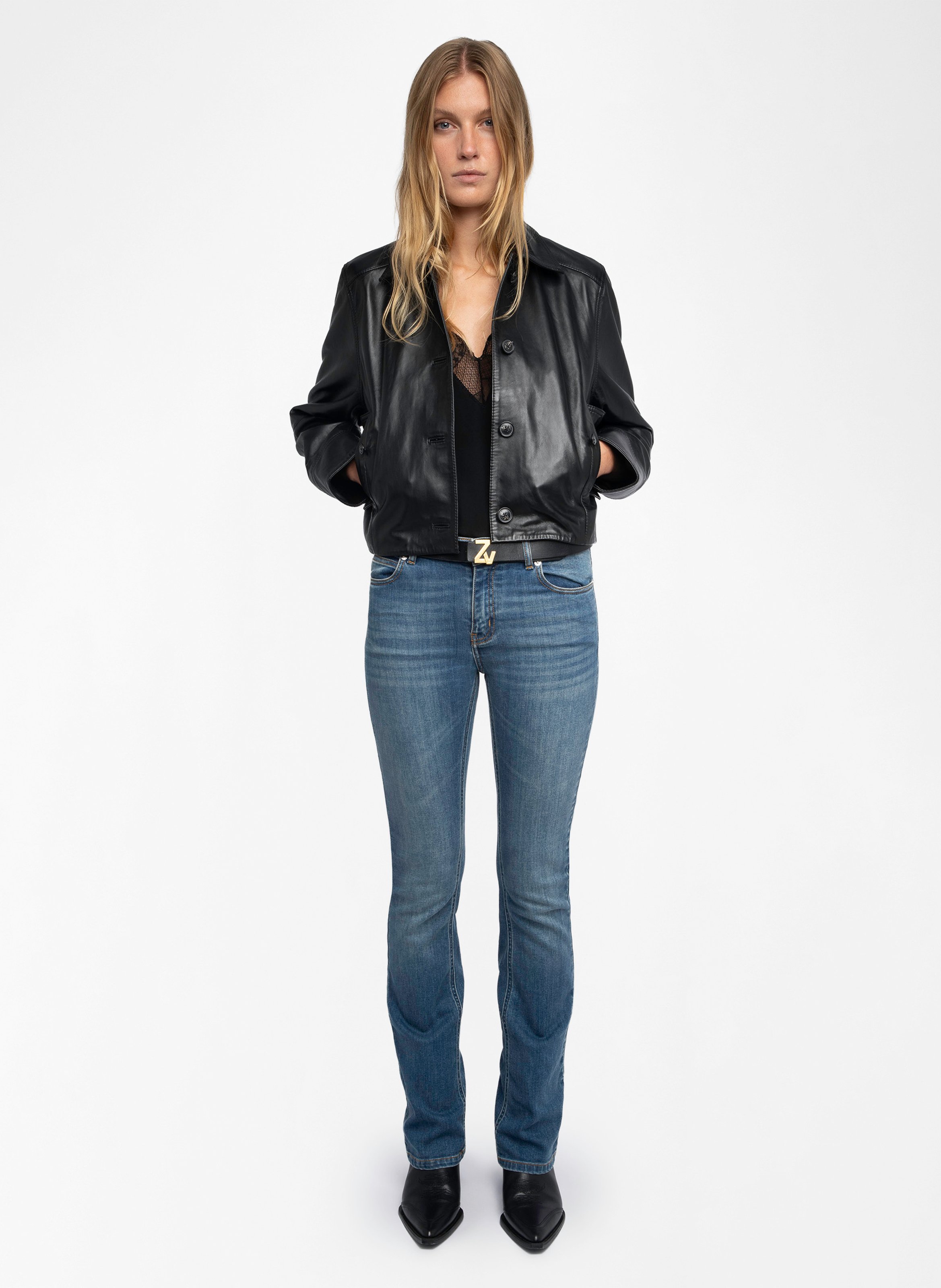 Blouson court boutonné en cuir lisse Noir