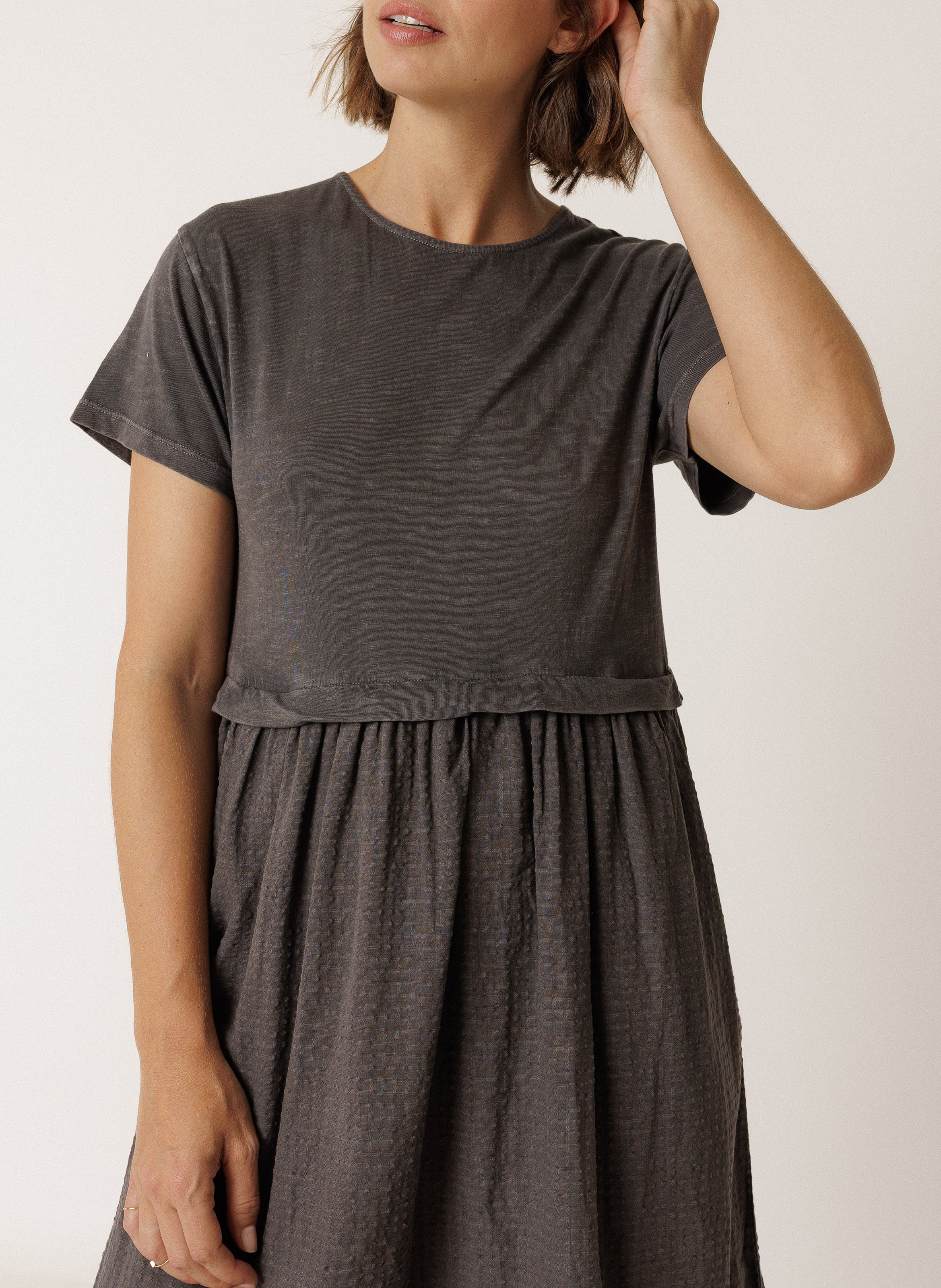 Midi uitlopende jurk met ronde hals van katoen INDI & COLD Grijs