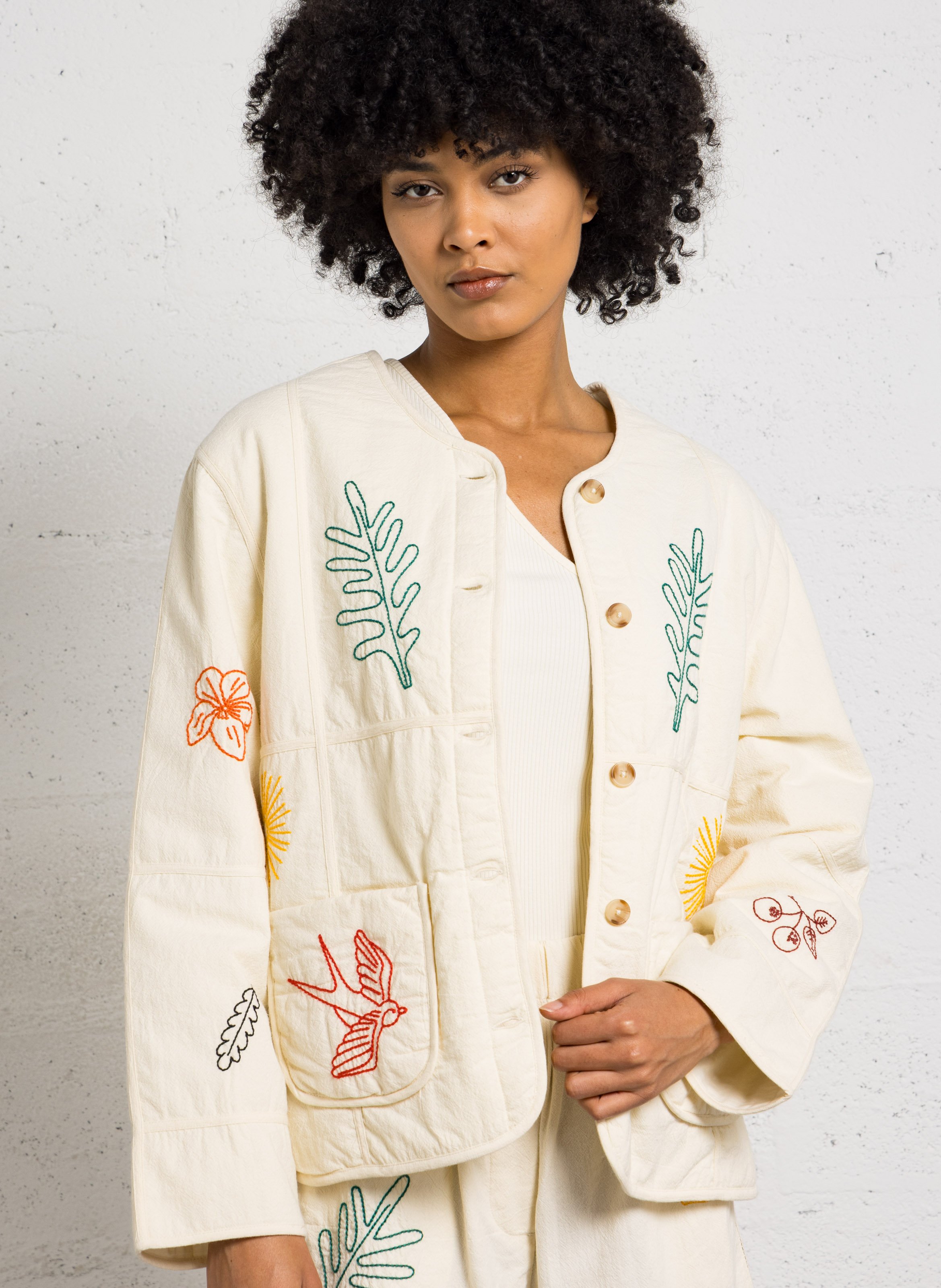 Straight round neck organic cotton embroidered jacket LEON & HARPER White