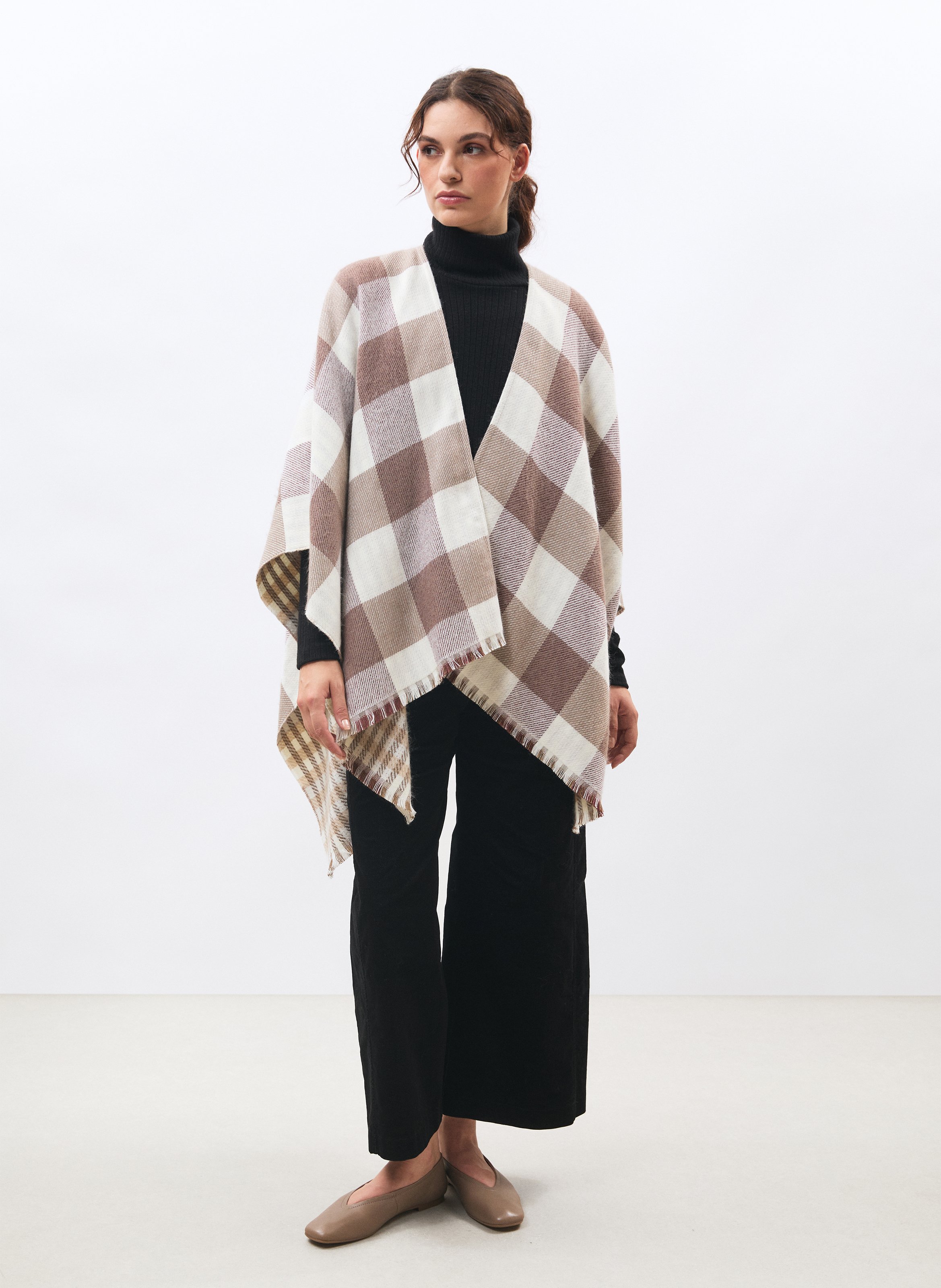 Strickponcho mit Muster HUMILITY Weiss