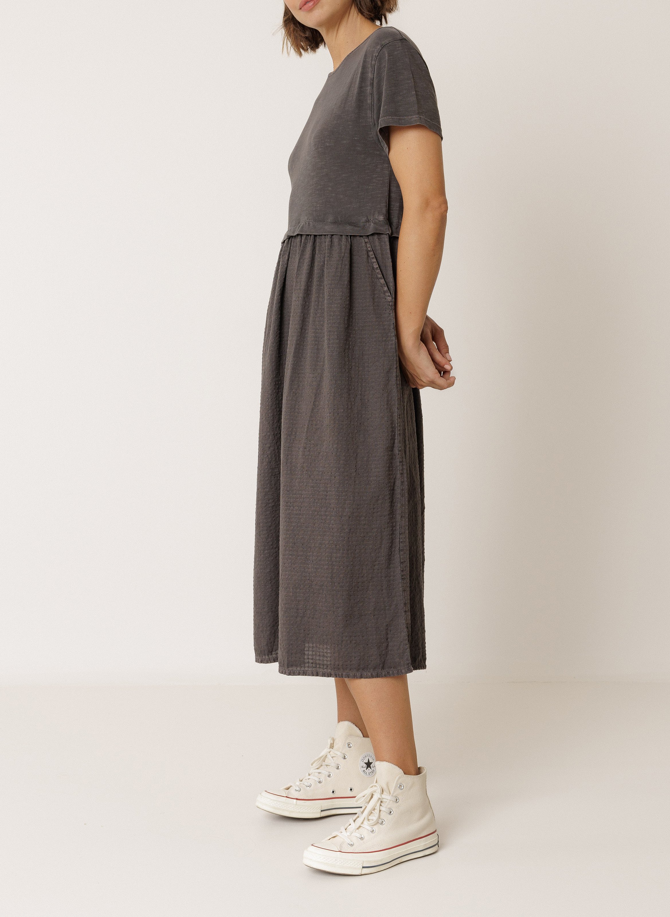 Midi uitlopende jurk met ronde hals van katoen INDI & COLD Grijs