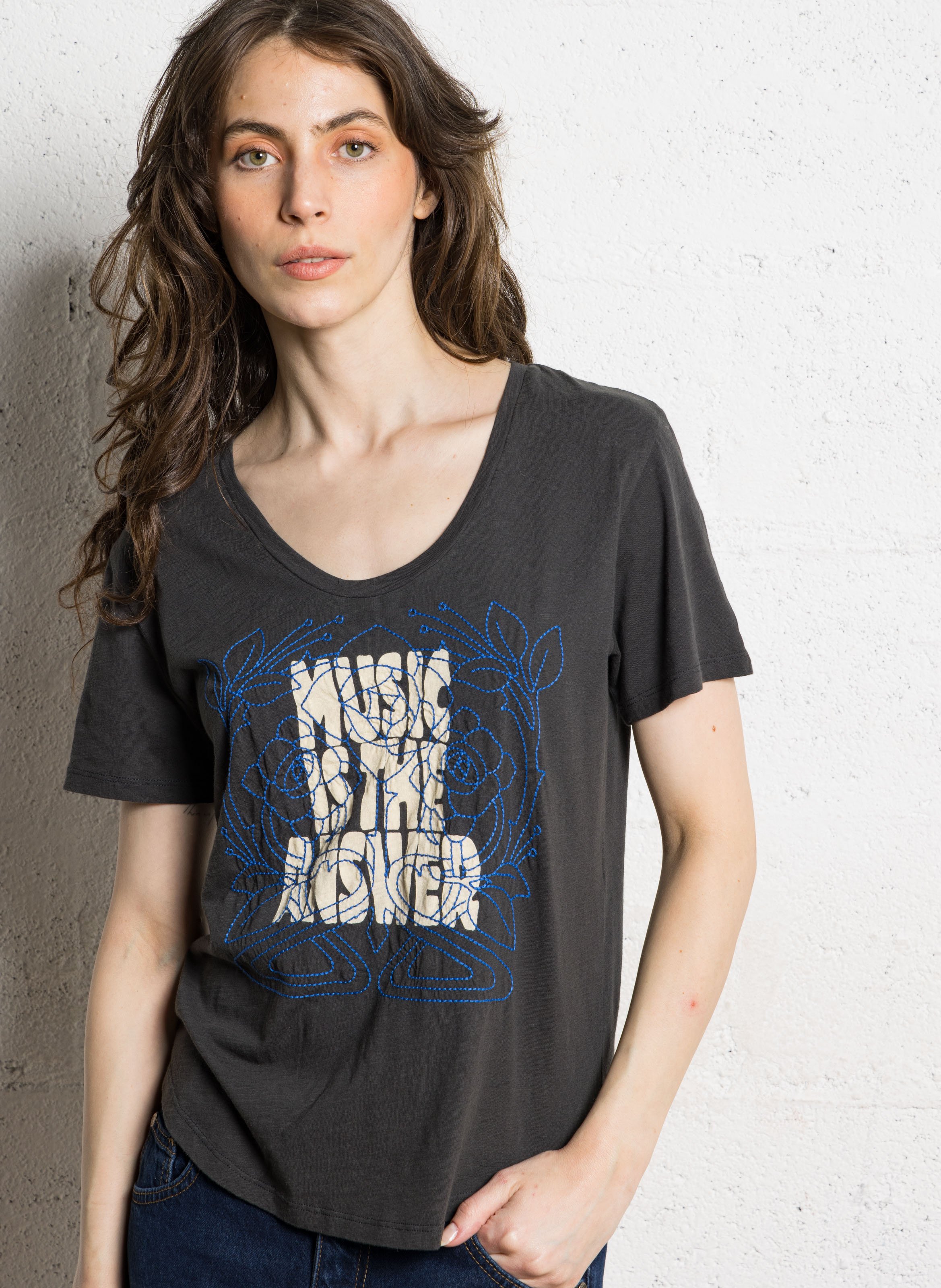 T-shirt van biokatoen met ronde hals LEON & HARPER