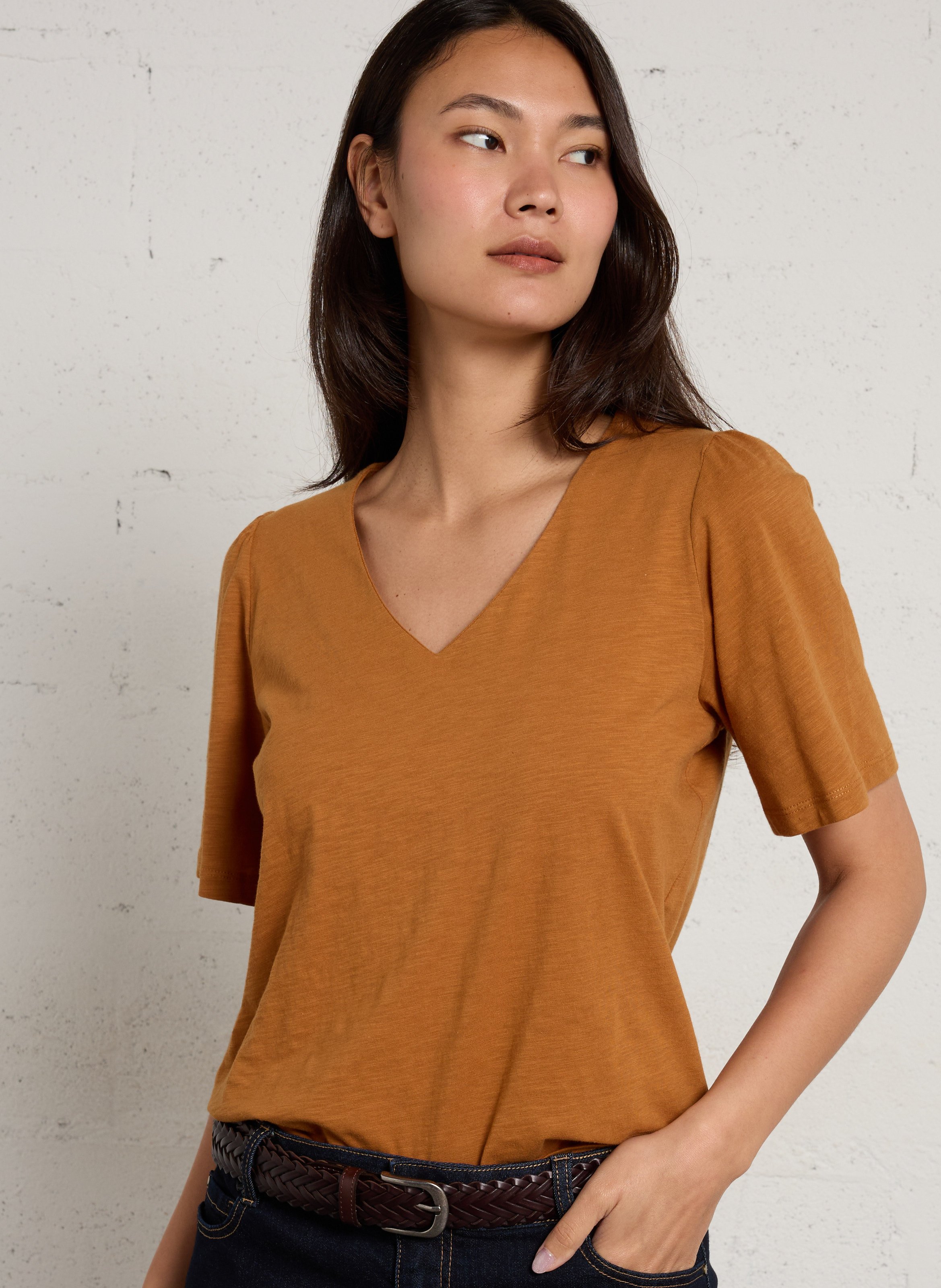 Camiseta de algodón orgánico con cuello de pico MAISON 123 Dorado