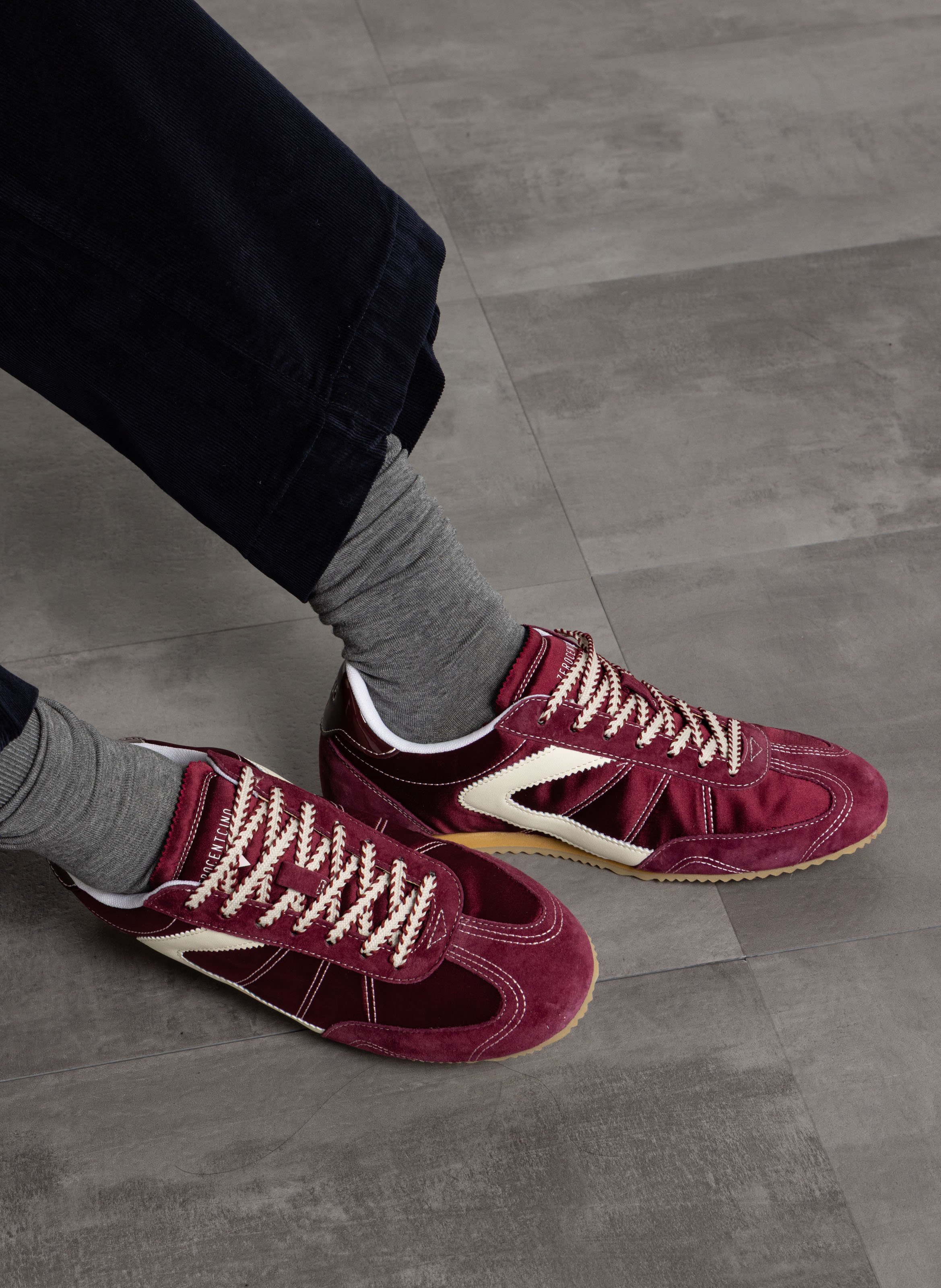 Low-top sneakers with topstitching 0'105 Red