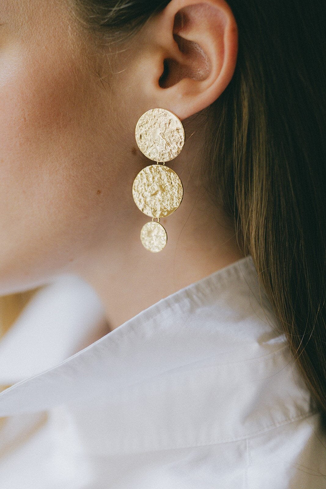 Hammered round silver-plated drop earrings MONSIEUR SIMONE Golden