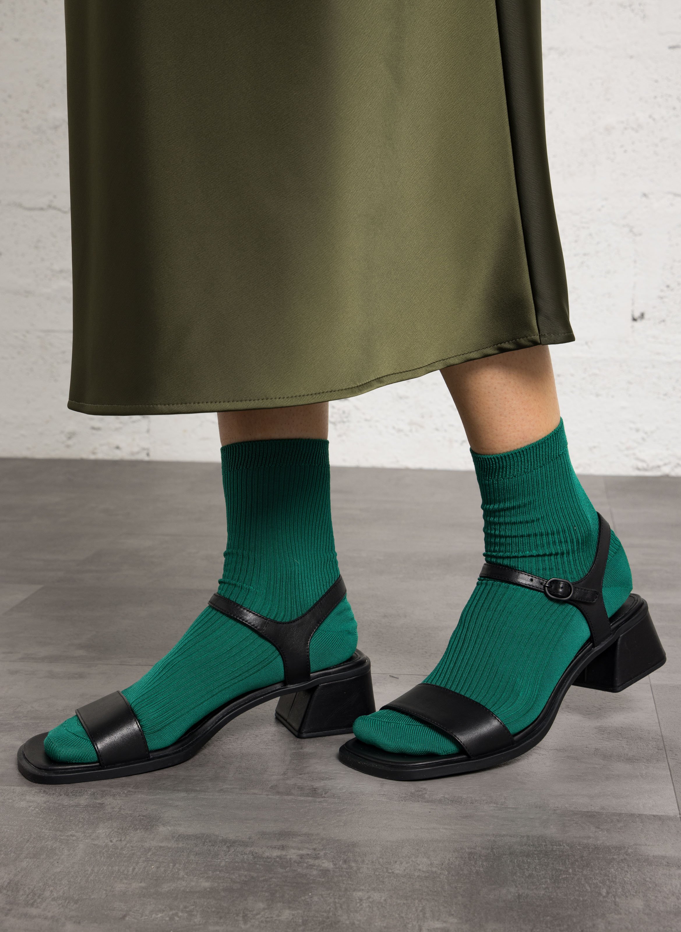 Ledersandalen mit Absatz in einfarbigem Design CAMPER Schwarz